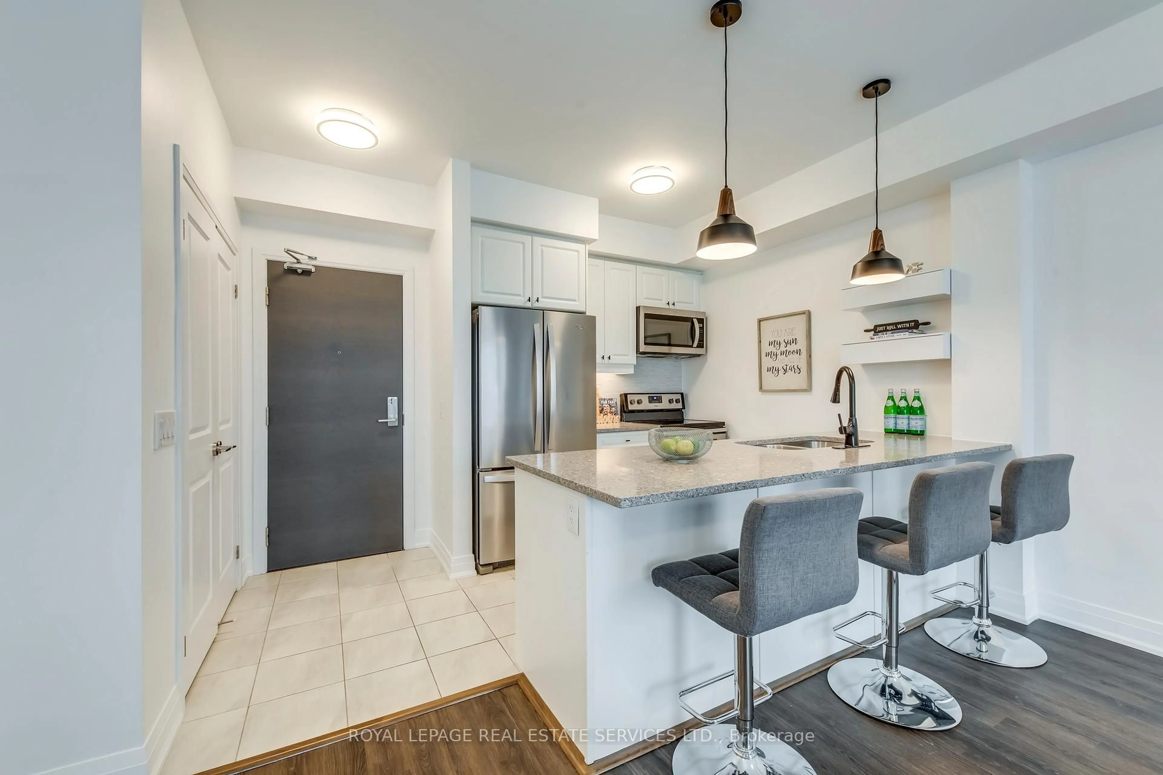 Open concept kitchen, ceramic/tile floor for 2388 Khalsa Gate #307, Oakville Ontario L6M 4J2