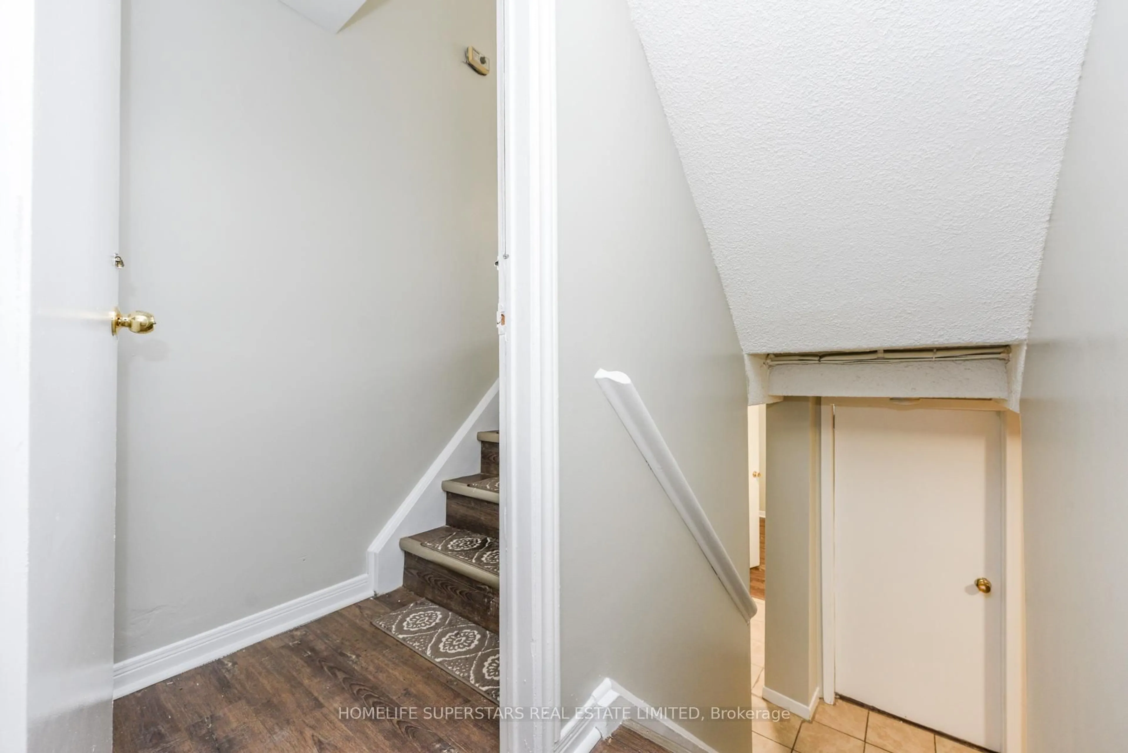 Stairs for 306 Royal Salisbury Way, Brampton Ontario L6V 3G5