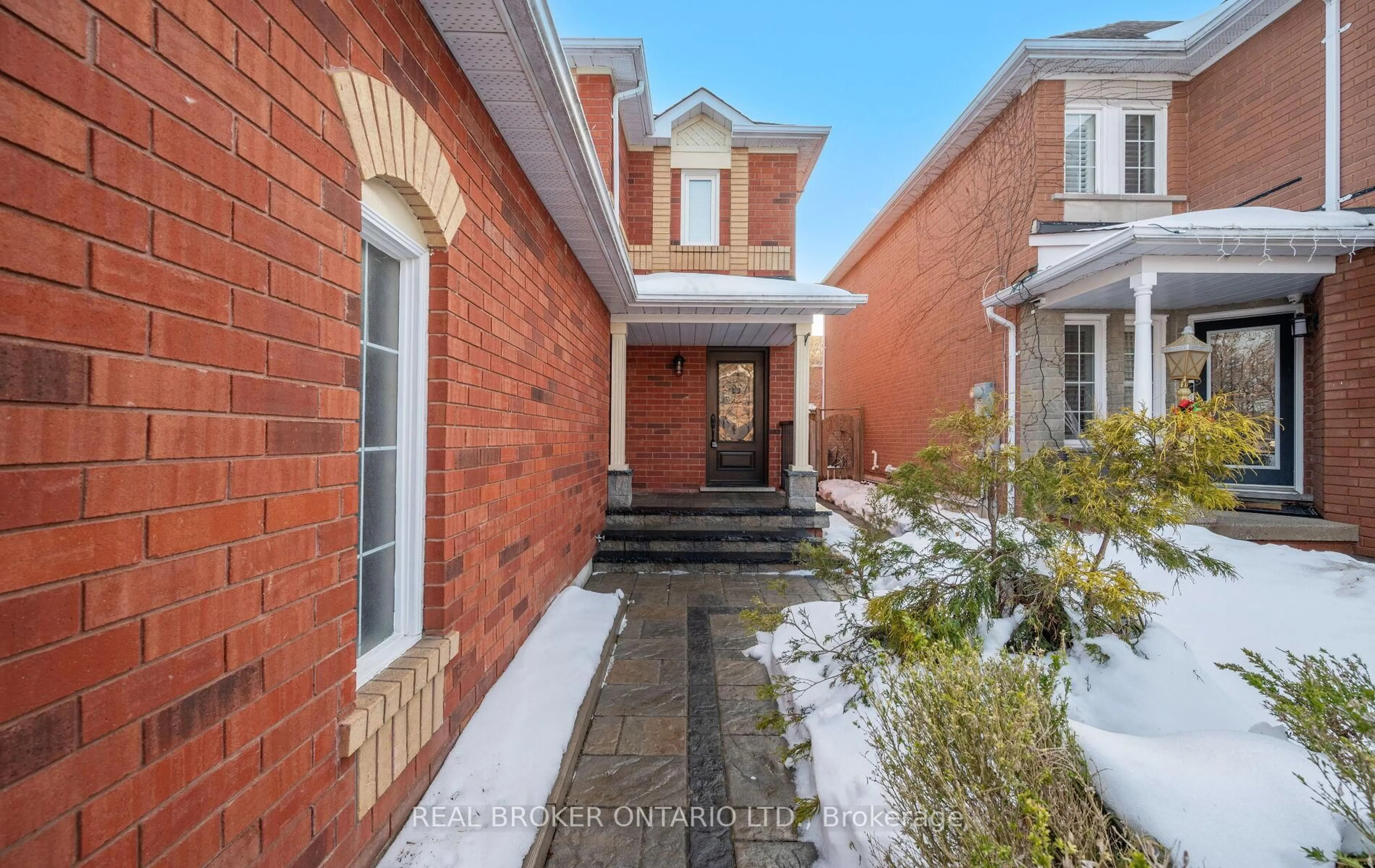 Home with brick exterior material, street for 6060 Clover Ridge Cres, Mississauga Ontario L5N 7B3