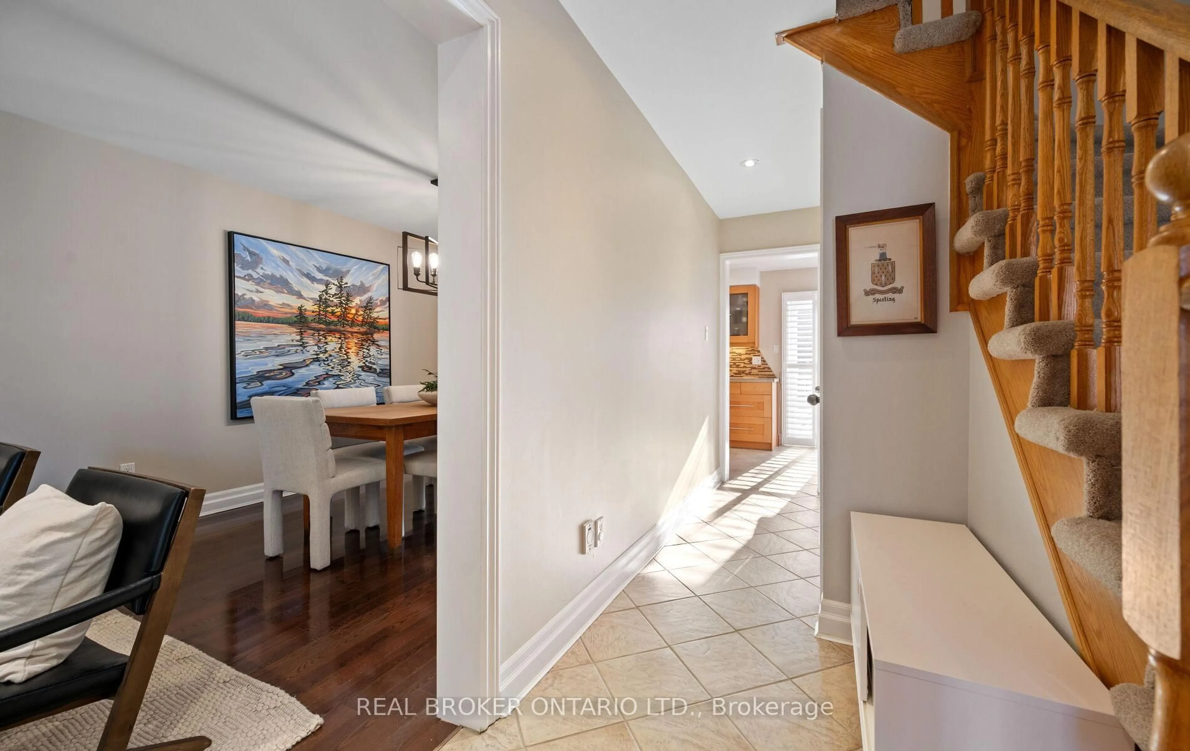 Indoor entryway for 6060 Clover Ridge Cres, Mississauga Ontario L5N 7B3