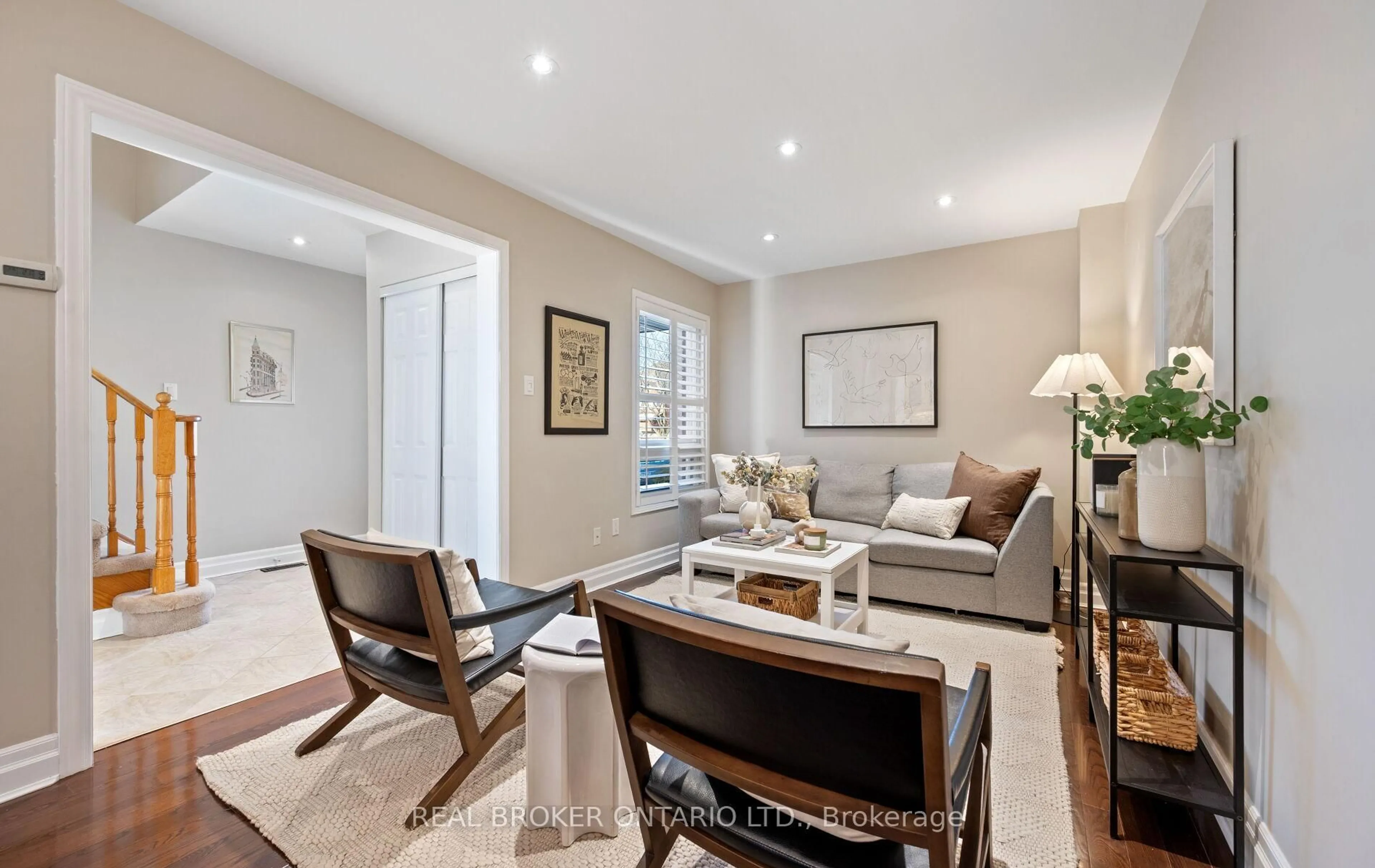 Living room with furniture, unknown for 6060 Clover Ridge Cres, Mississauga Ontario L5N 7B3