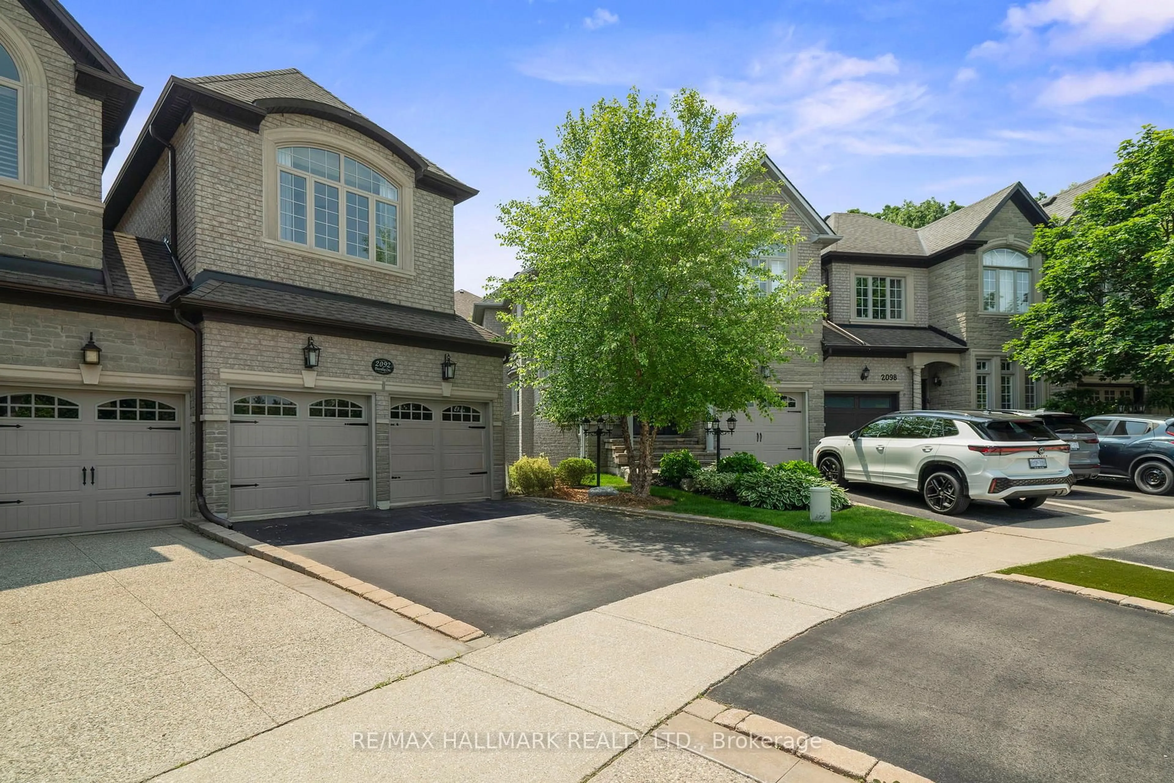 Home with brick exterior material, street for 2092 PINEVALLEY Cres, Oakville Ontario L6H 6L8