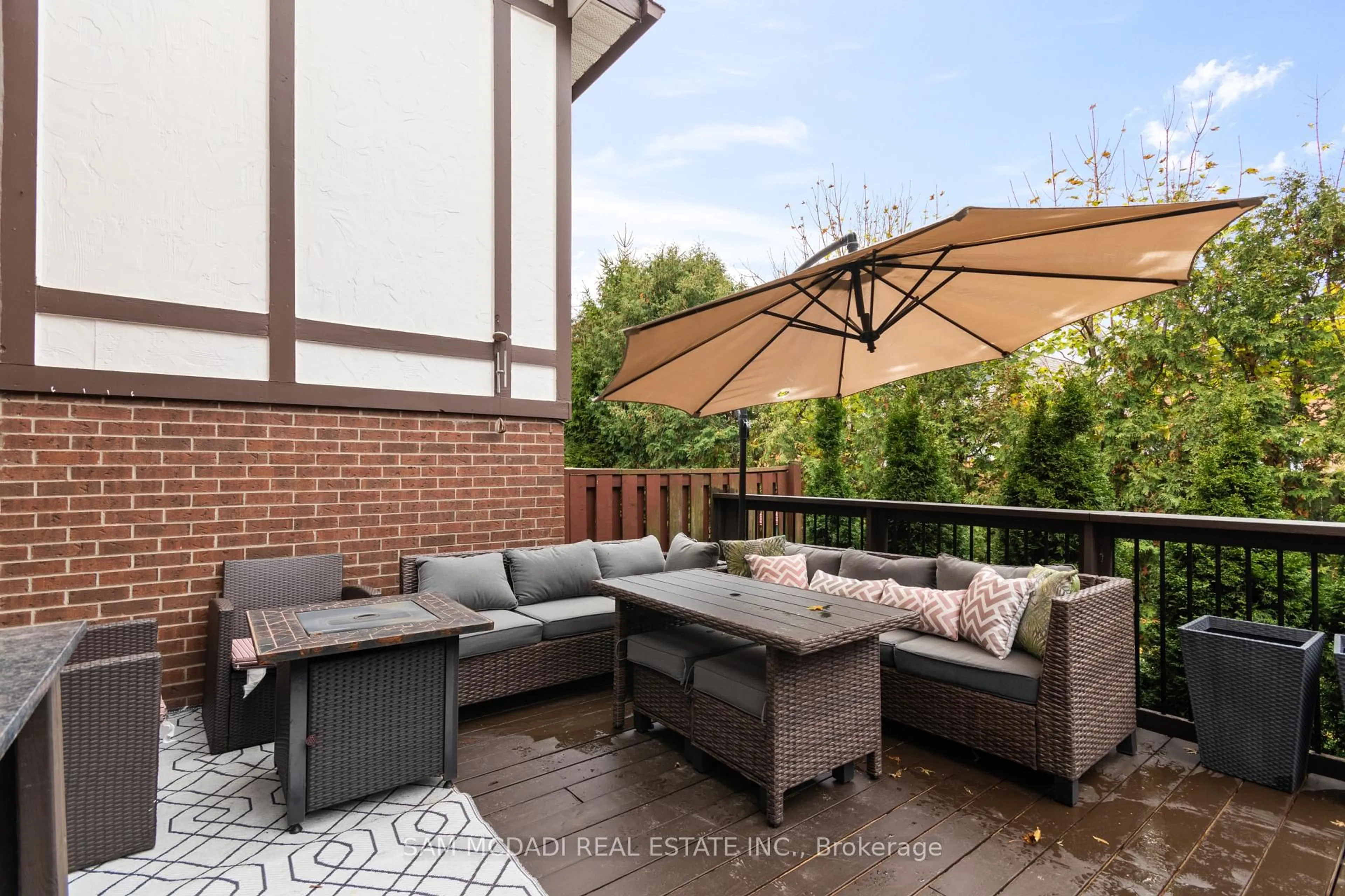 Patio, street for 4230 Fieldgate Dr #4, Mississauga Ontario L4W 2M5