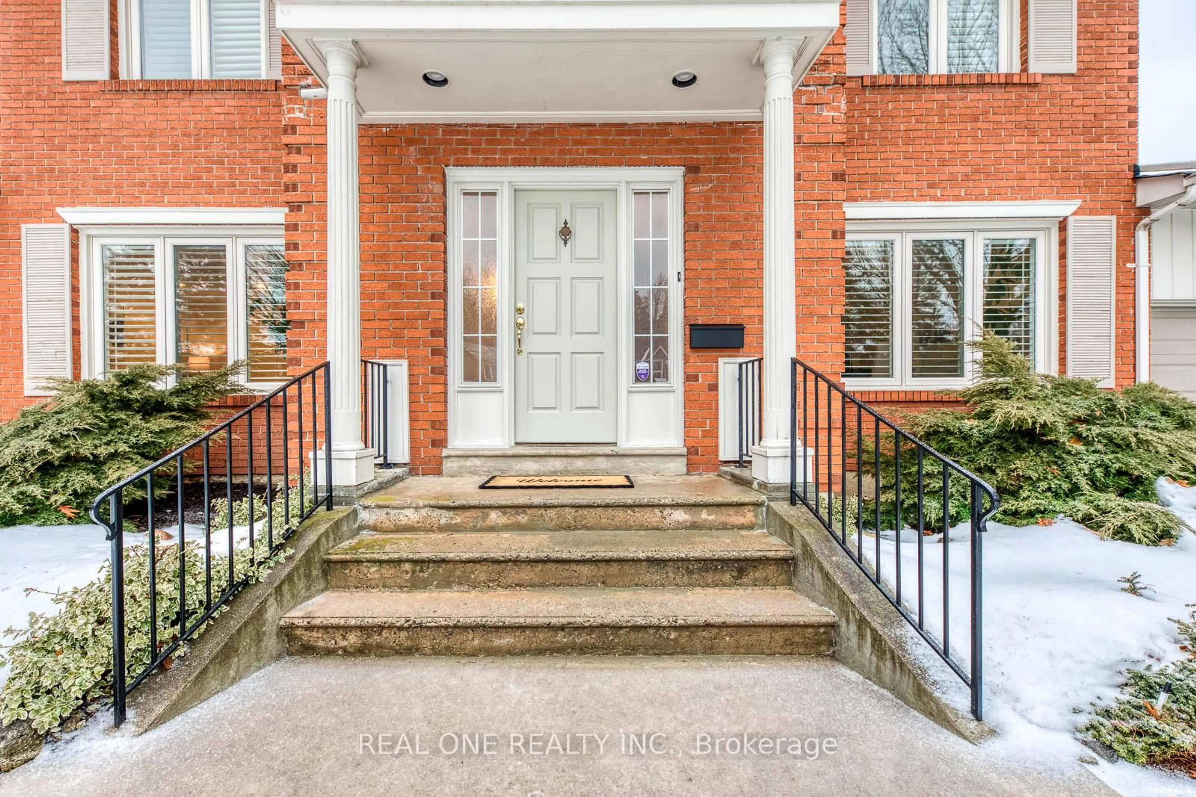 Indoor entryway for 185 All Saints Cres, Oakville Ontario L6J 5Y6