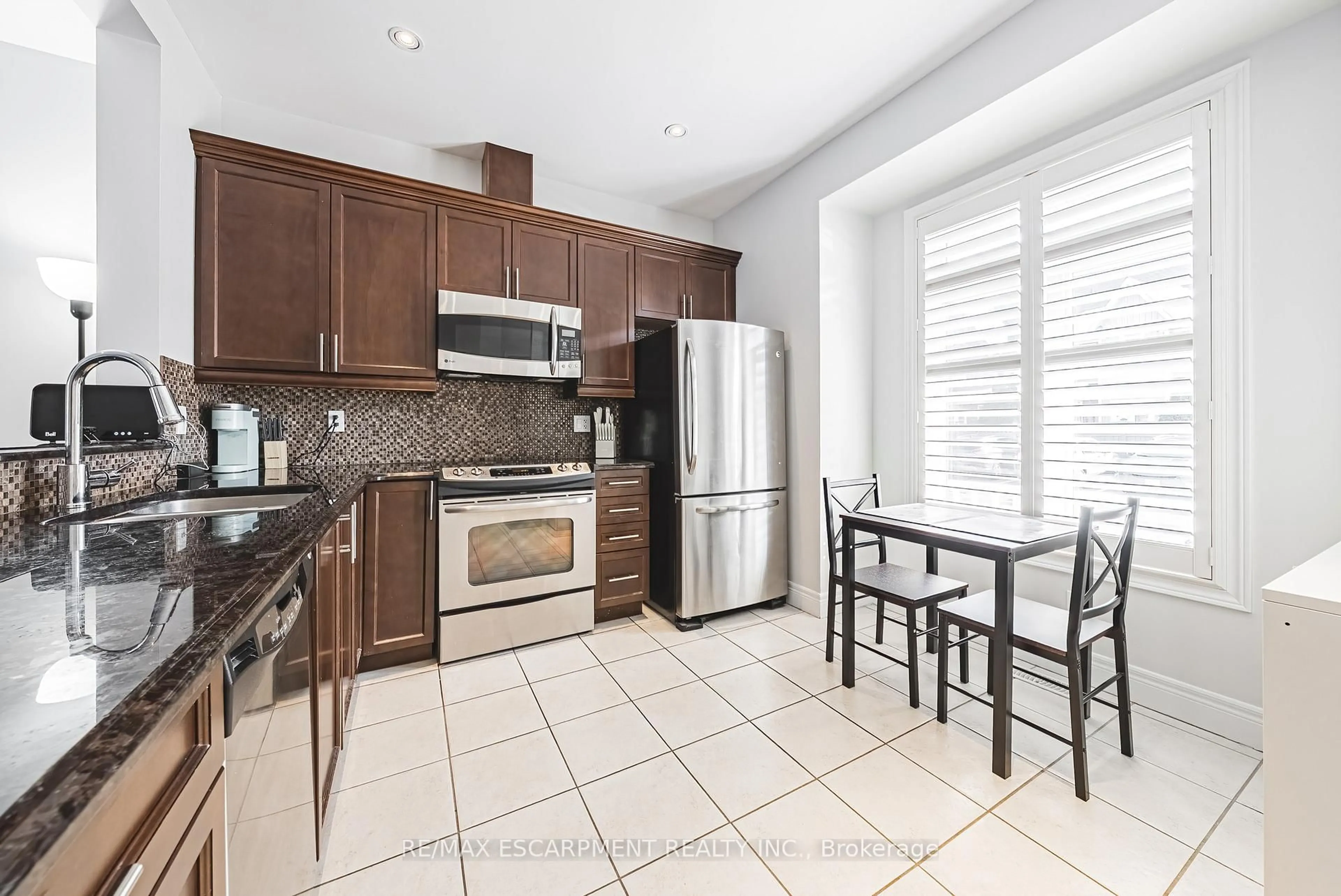 Standard kitchen, ceramic/tile floor for 4115 Upper Middle Rd #8, Burlington Ontario L7M 4G4