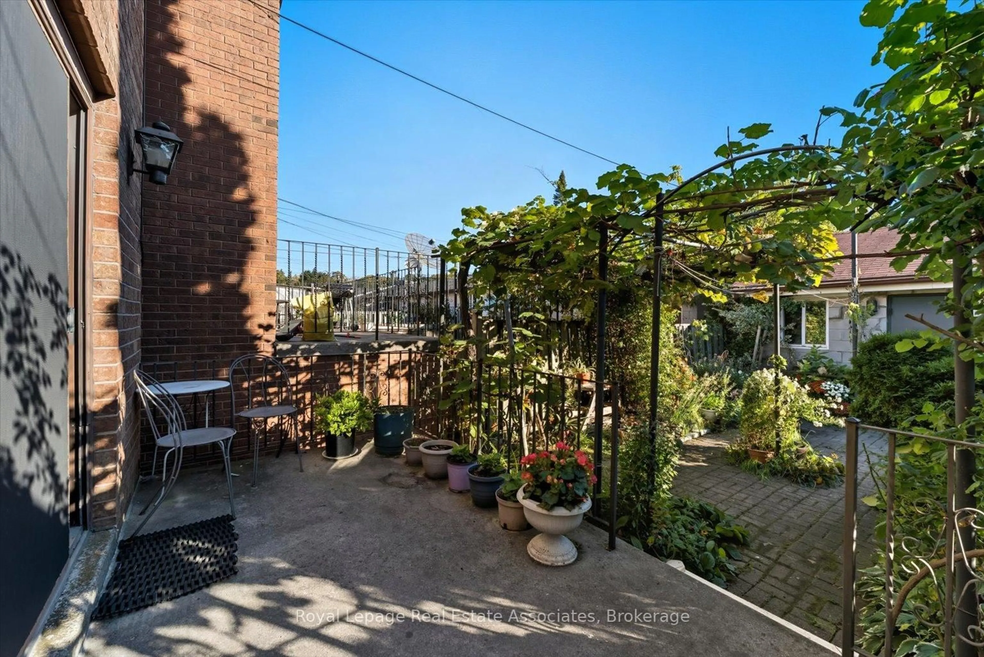 Patio, street for 439 Salem Ave, Toronto Ontario M6H 3C9