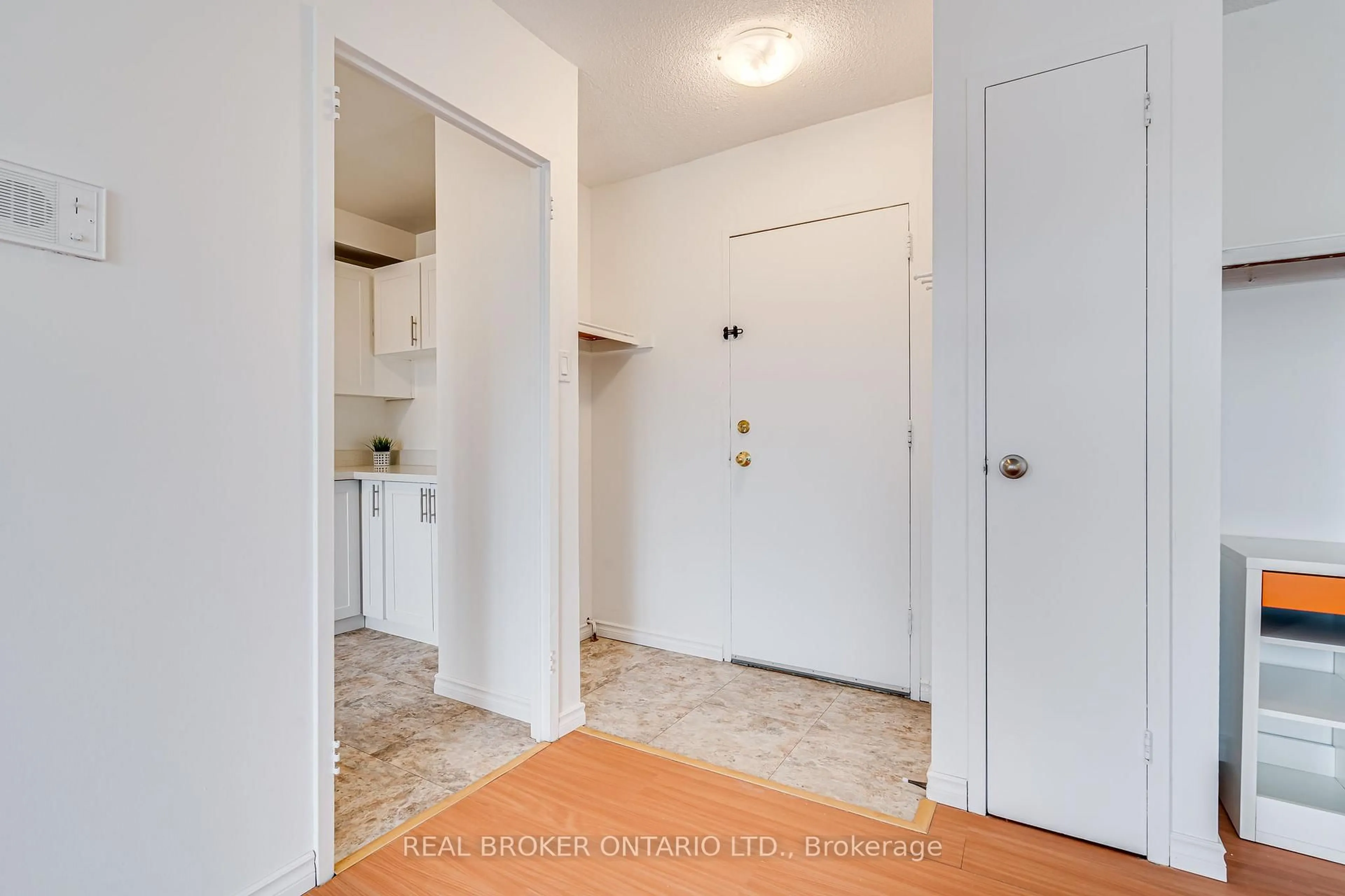 Indoor entryway for 9 Princess St #304, Orangeville Ontario L9W 1W1