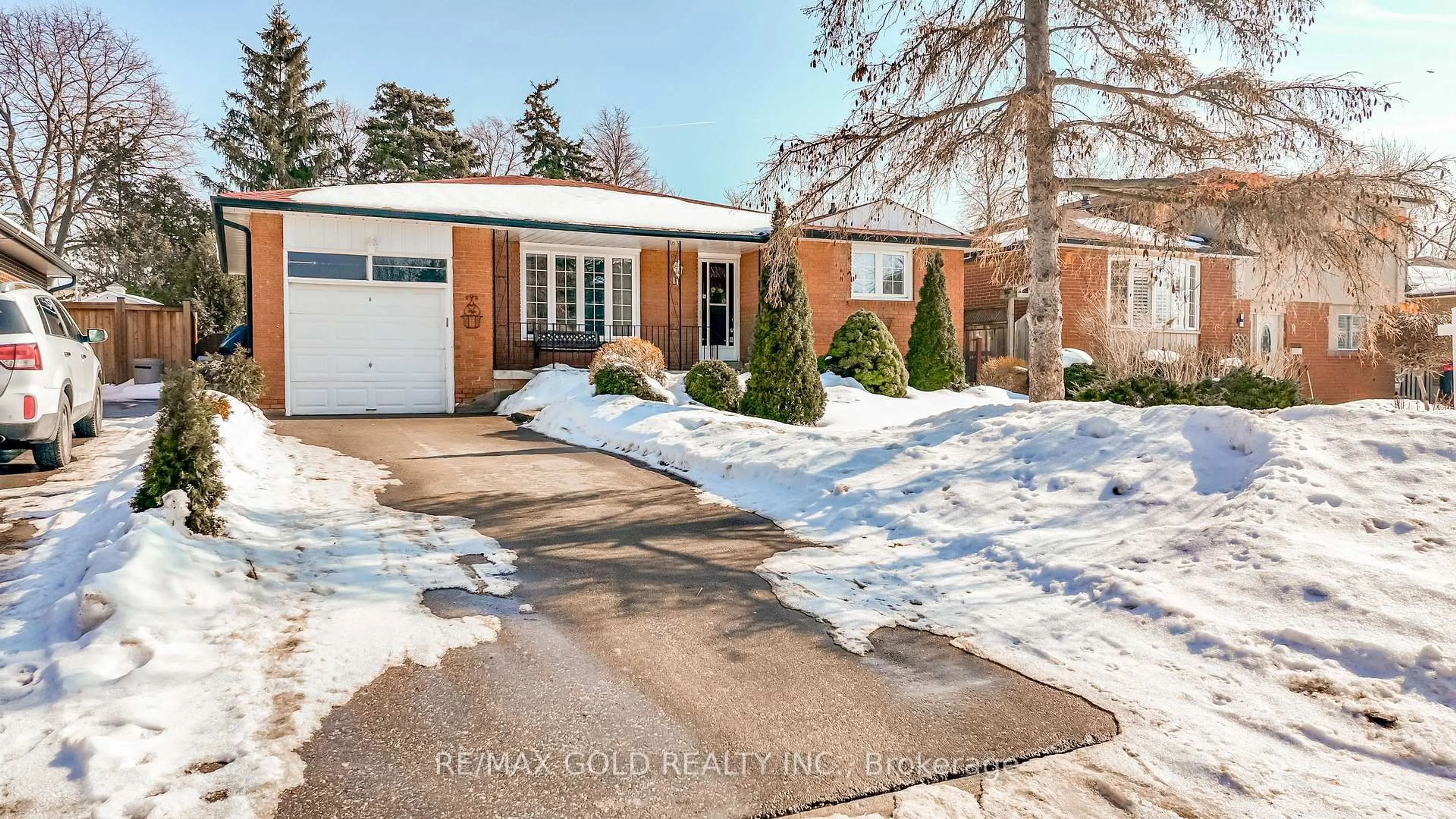 Home with brick exterior material, street for 11 Edgebrook Cres, Brampton Ontario L6T 1Y6