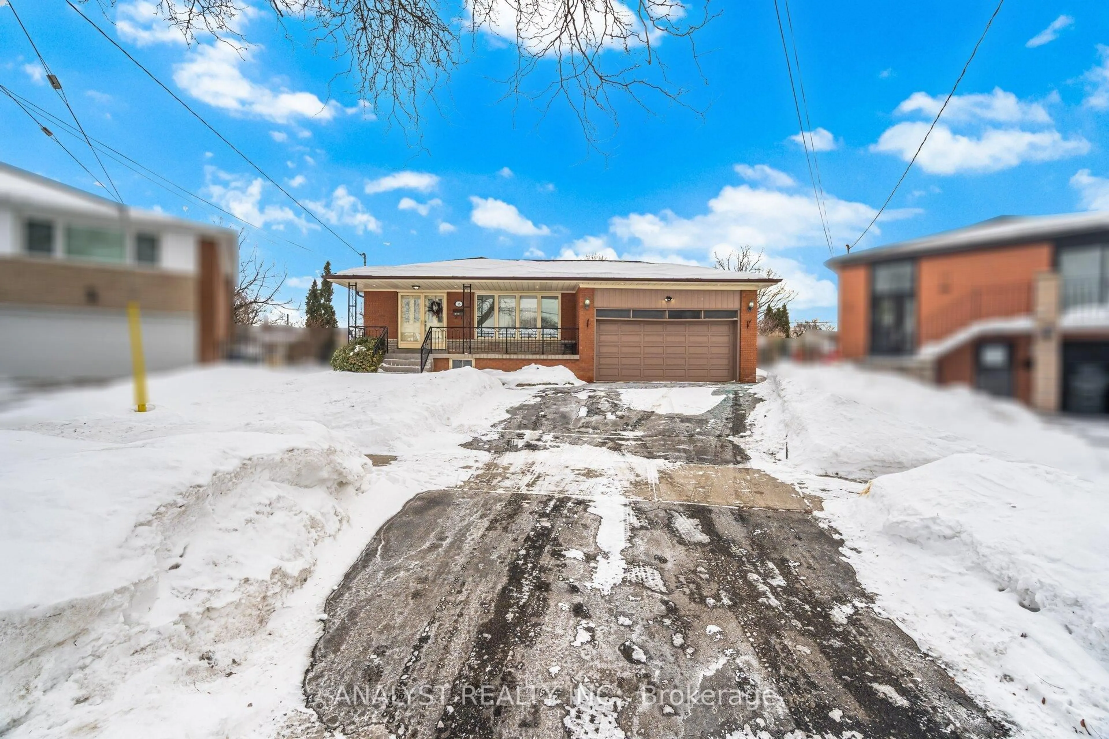 A pic from outside/outdoor area/front of a property/back of a property/a pic from drone, street for 15 Debby Crt, Toronto Ontario M9N 2L7