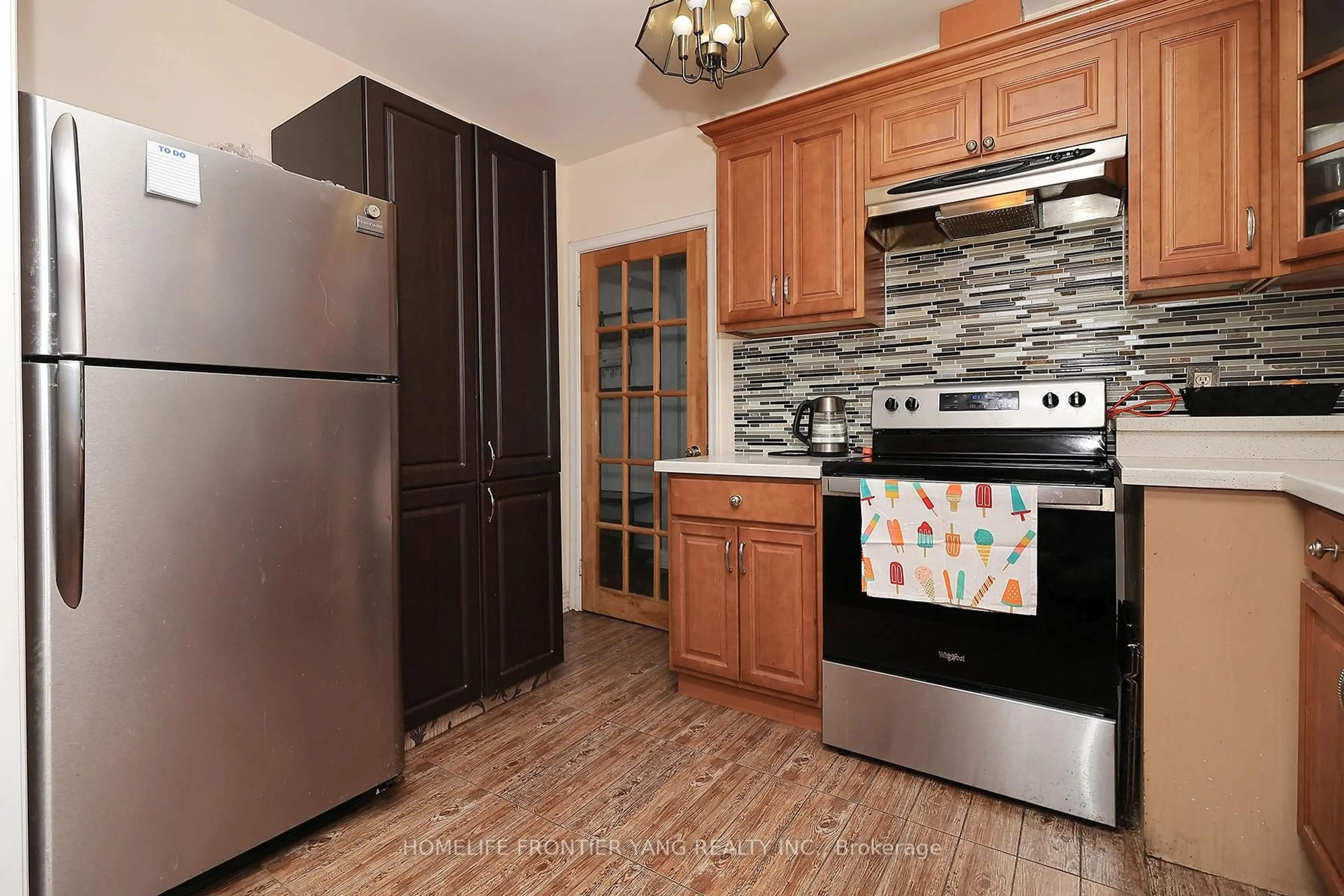 Standard kitchen, ceramic/tile floor for 30 Silvercrest Ave, Toronto Ontario M8W 2S4