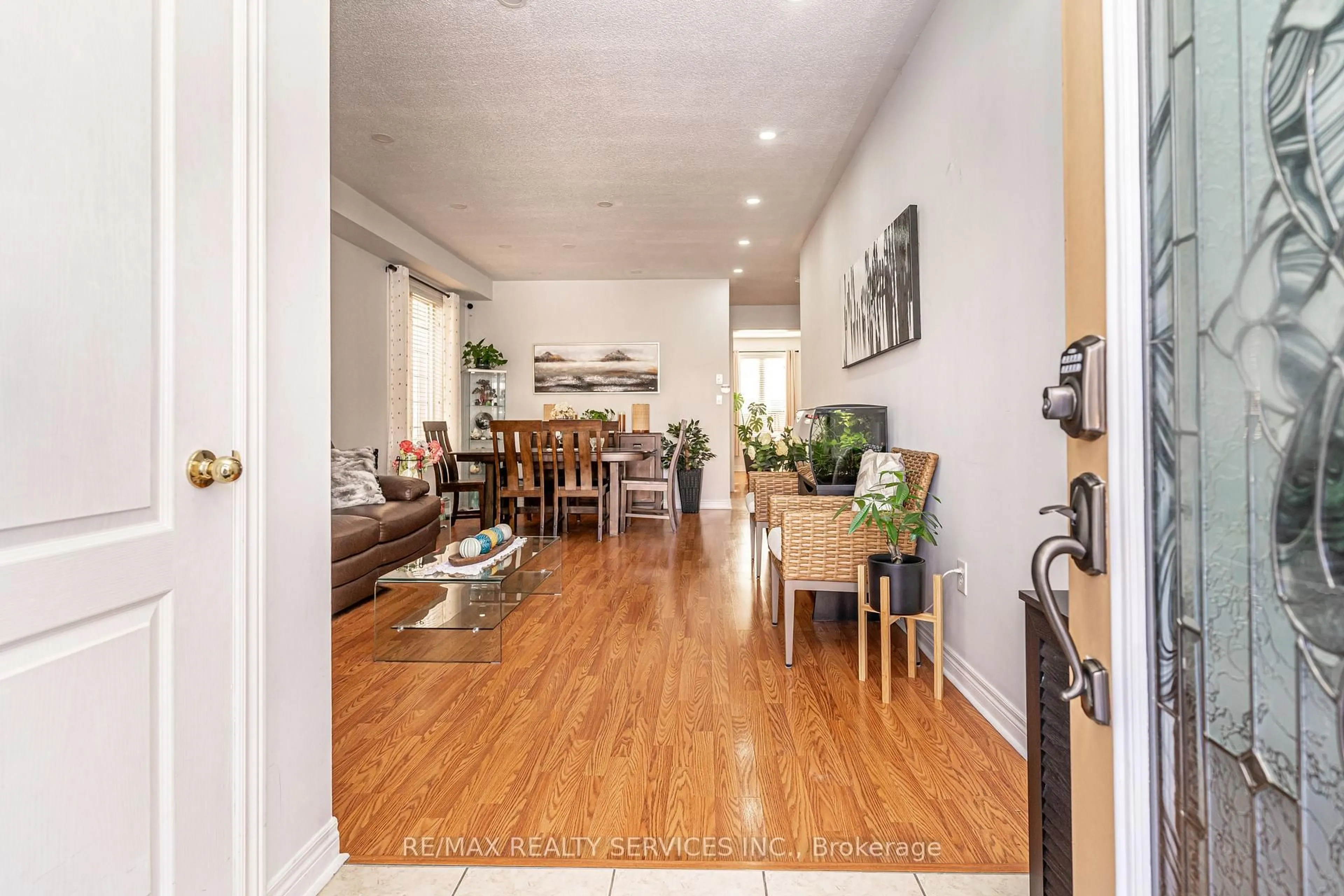 Indoor entryway for 88 Sled Dog Rd, Brampton Ontario L6R 0J4