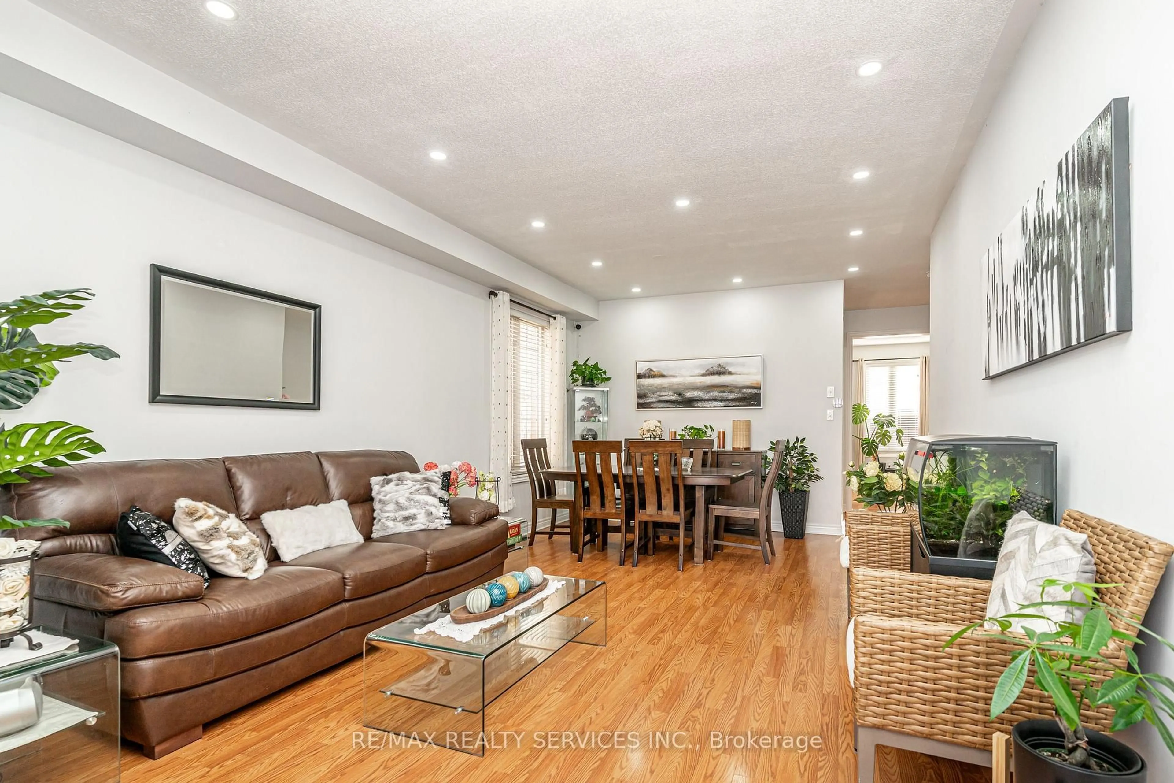 Living room with furniture, wood/laminate floor for 88 Sled Dog Rd, Brampton Ontario L6R 0J4