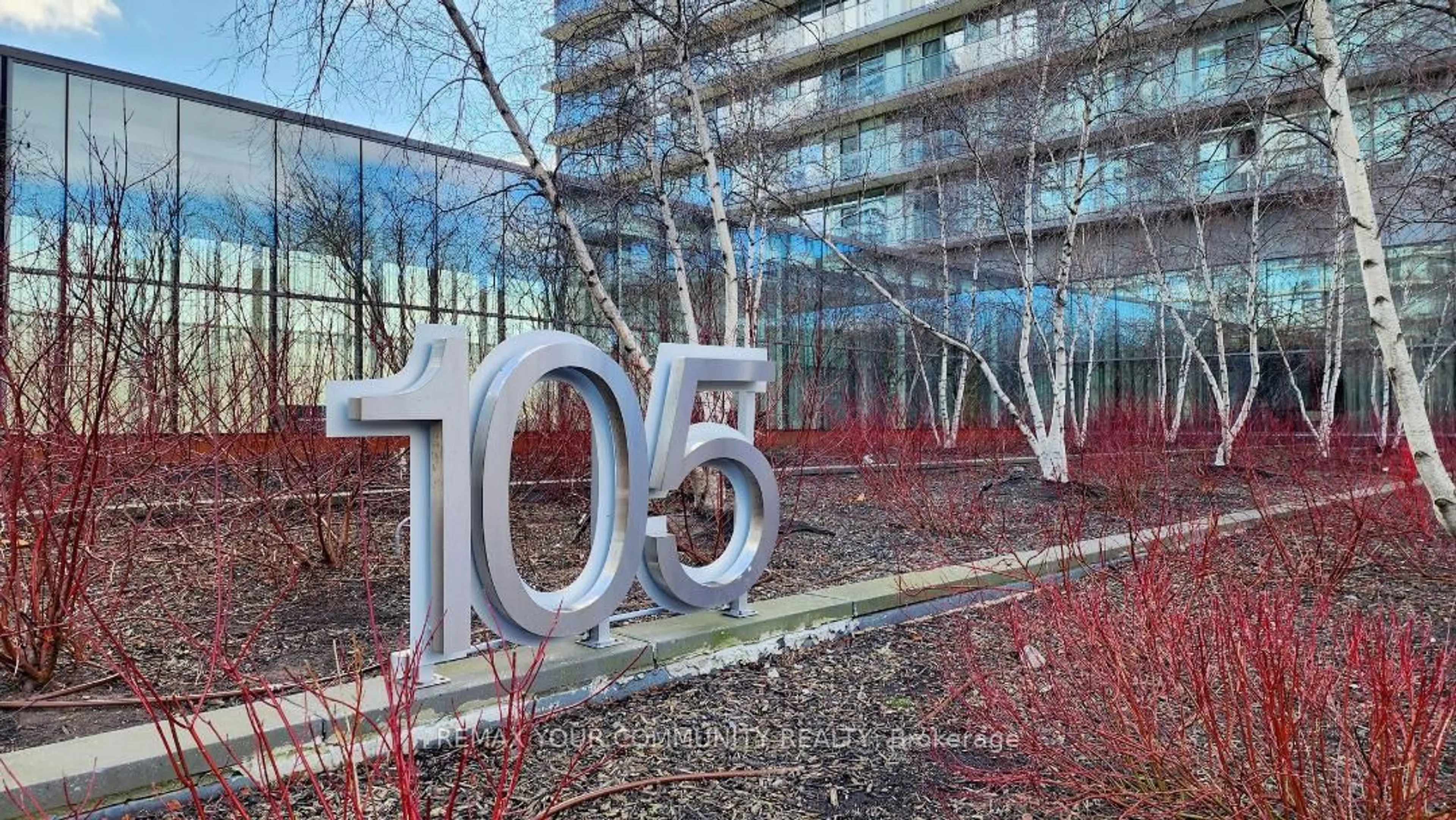 Indoor foyer for 105 The Queensway #812, Toronto Ontario M6S 5B5