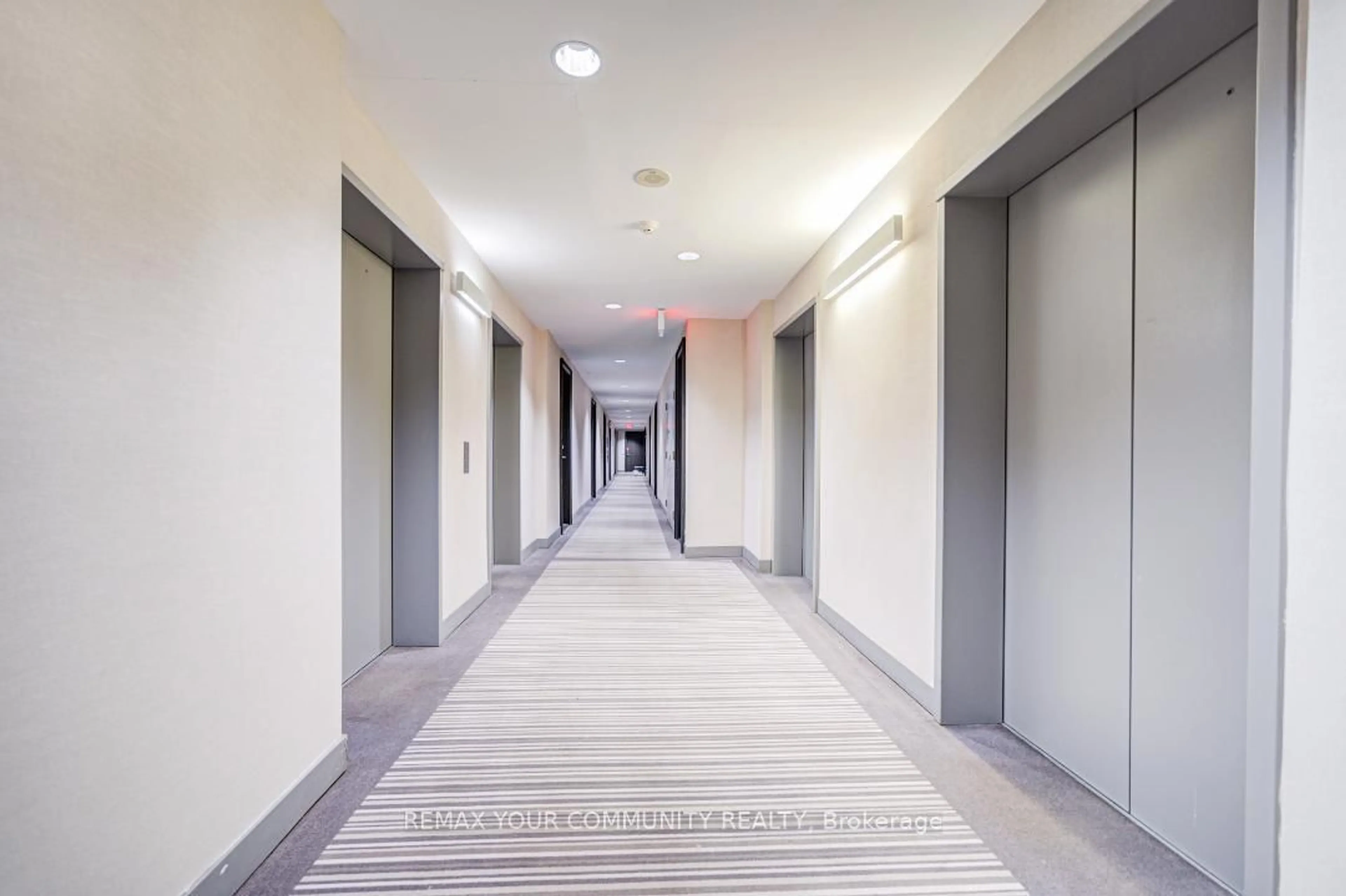 Indoor foyer for 105 The Queensway #812, Toronto Ontario M6S 5B5