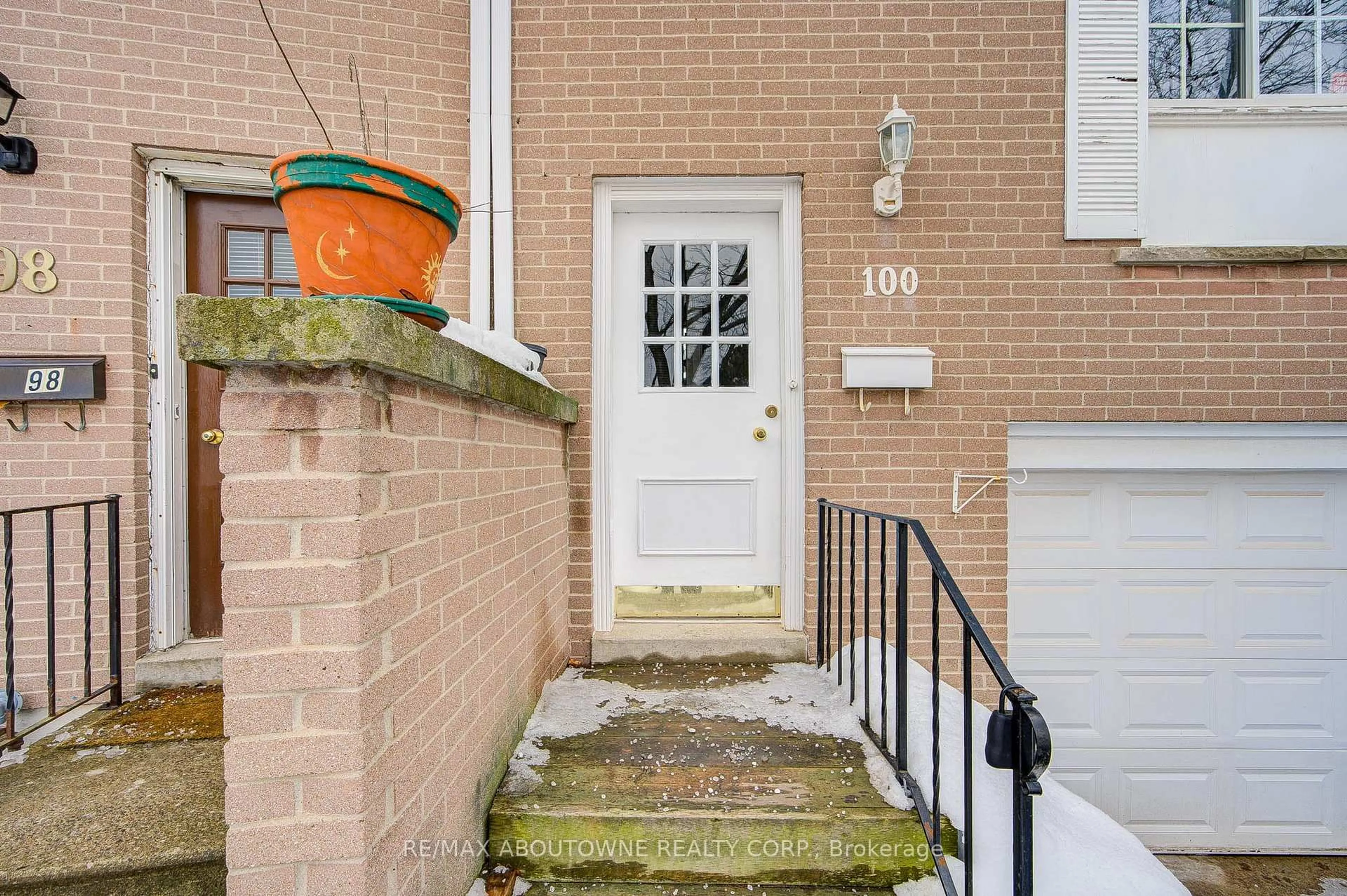 Unknown for 100 Oakdale Dr, Oakville Ontario L6H 1J3