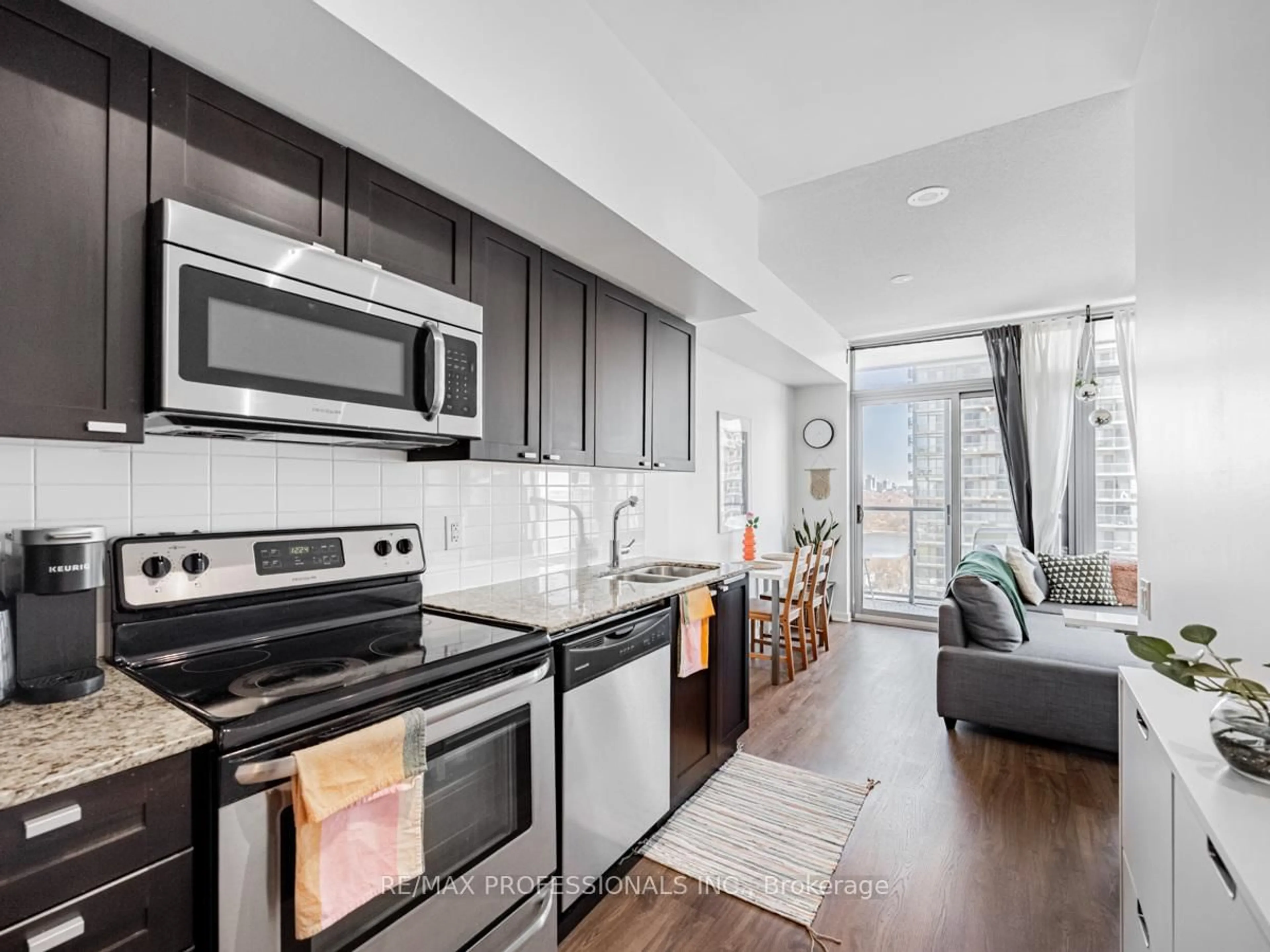 Open concept kitchen, unknown for 105 The Queensway #2113, Toronto Ontario M6S 5B5