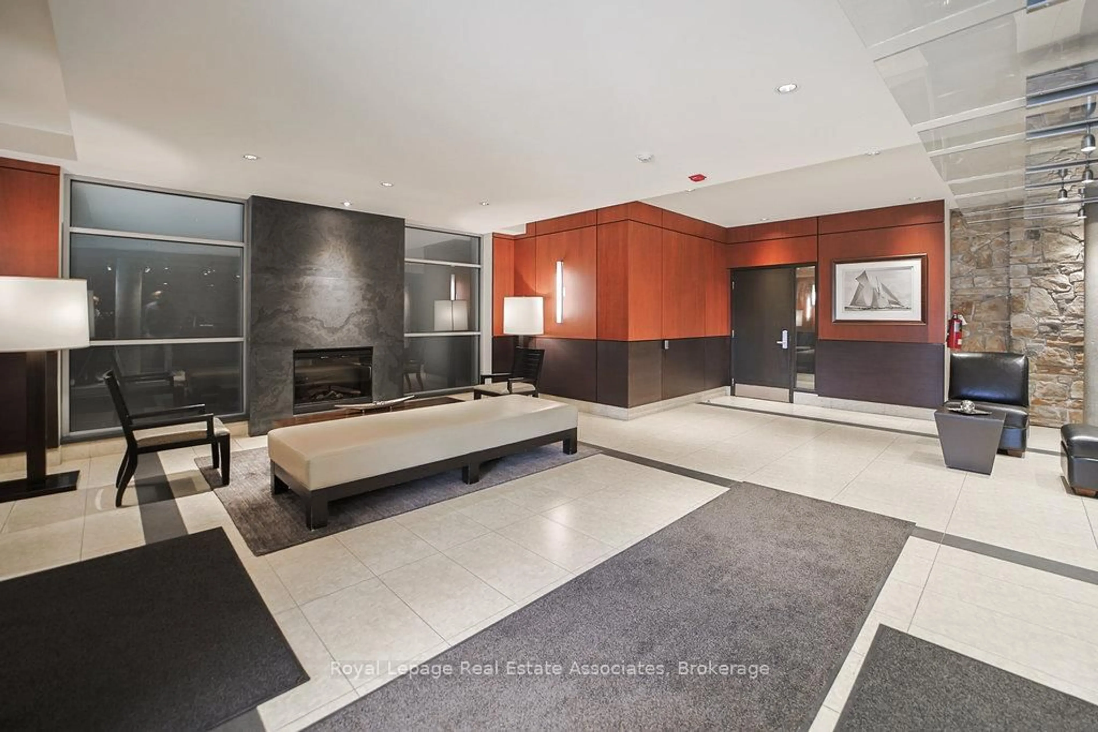 Lobby for 80 Port St #107, Mississauga Ontario L5G 4V6