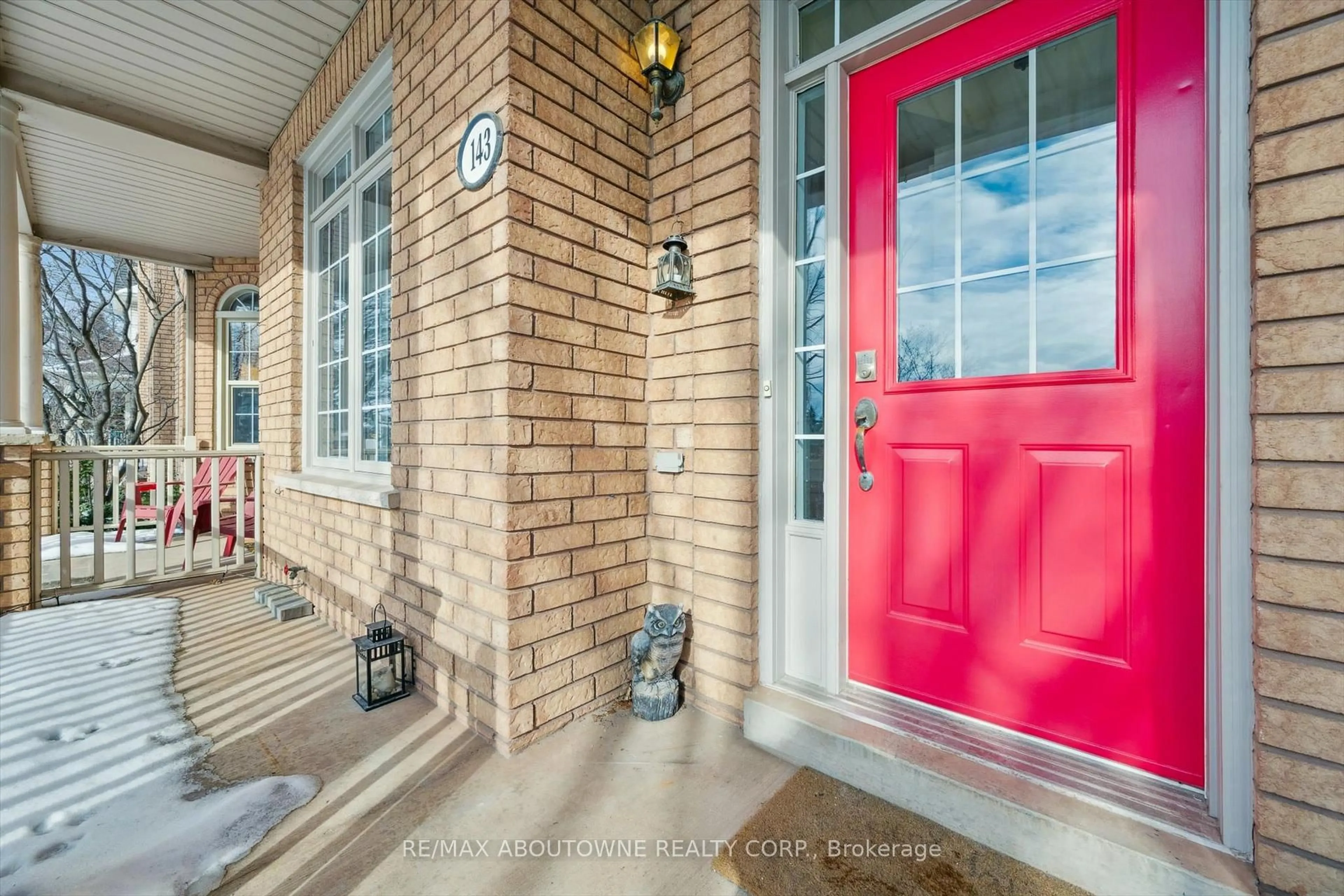 Indoor entryway for 143 GLENASHTON Dr, Oakville Ontario L6H 6N2