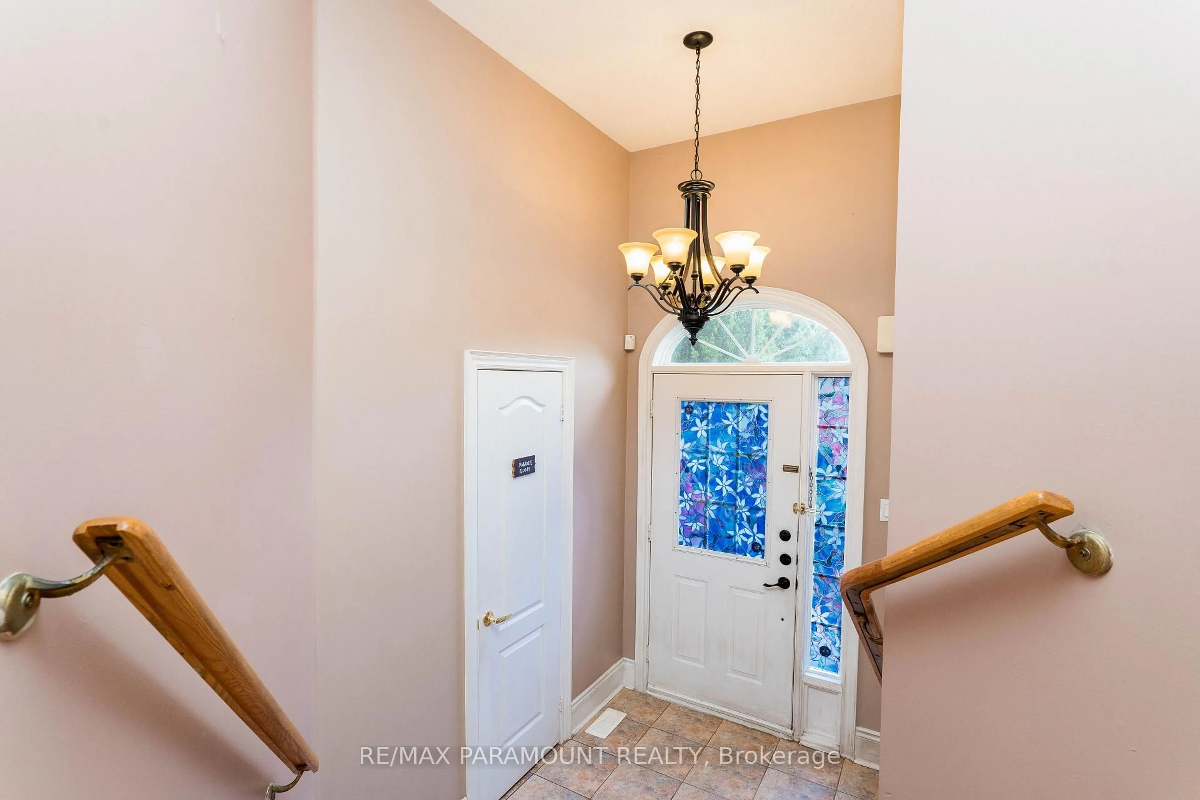 Indoor entryway for 19 River Rock Cres, Brampton Ontario L7A 2V2