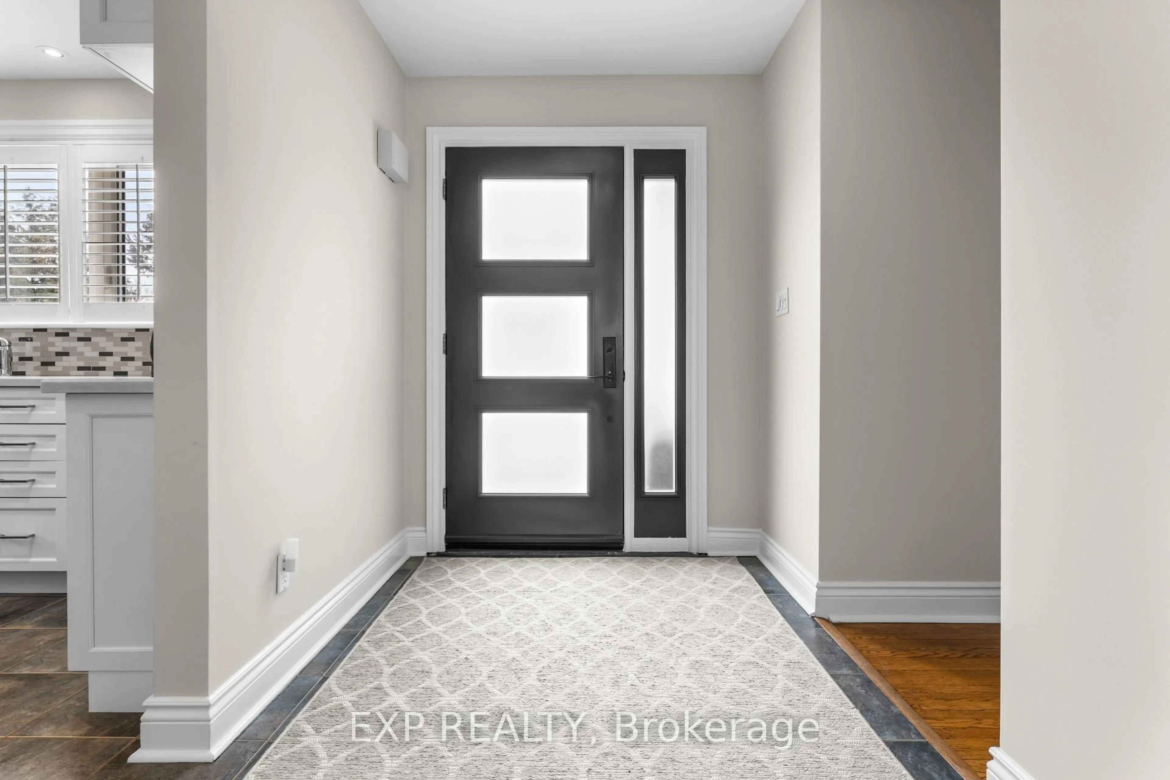 Indoor entryway for 753 Kingsway Dr, Burlington Ontario L7T 3H6