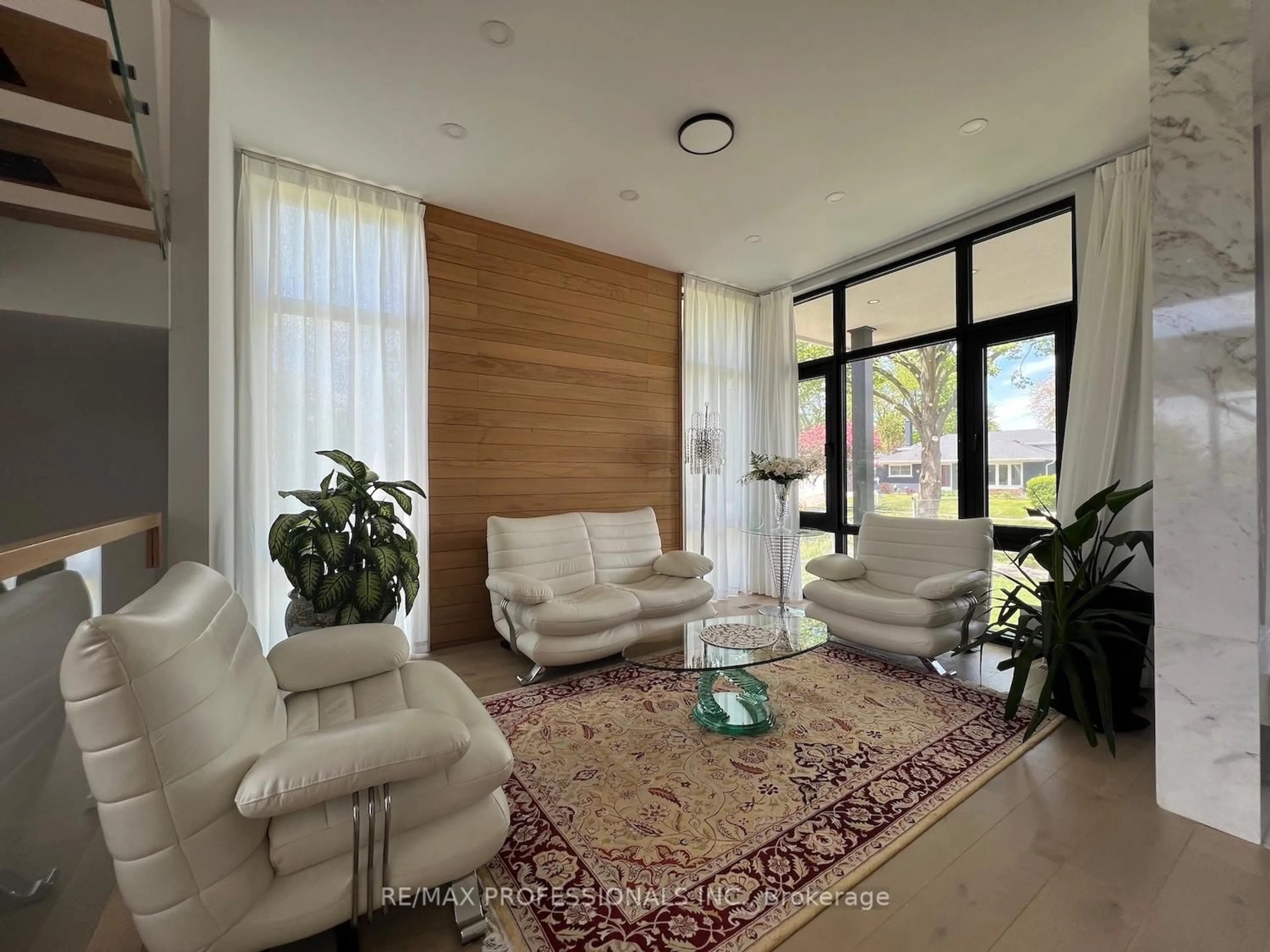 Living room with furniture, unknown for 2206 UTELY Rd, Mississauga Ontario L5J 1X1