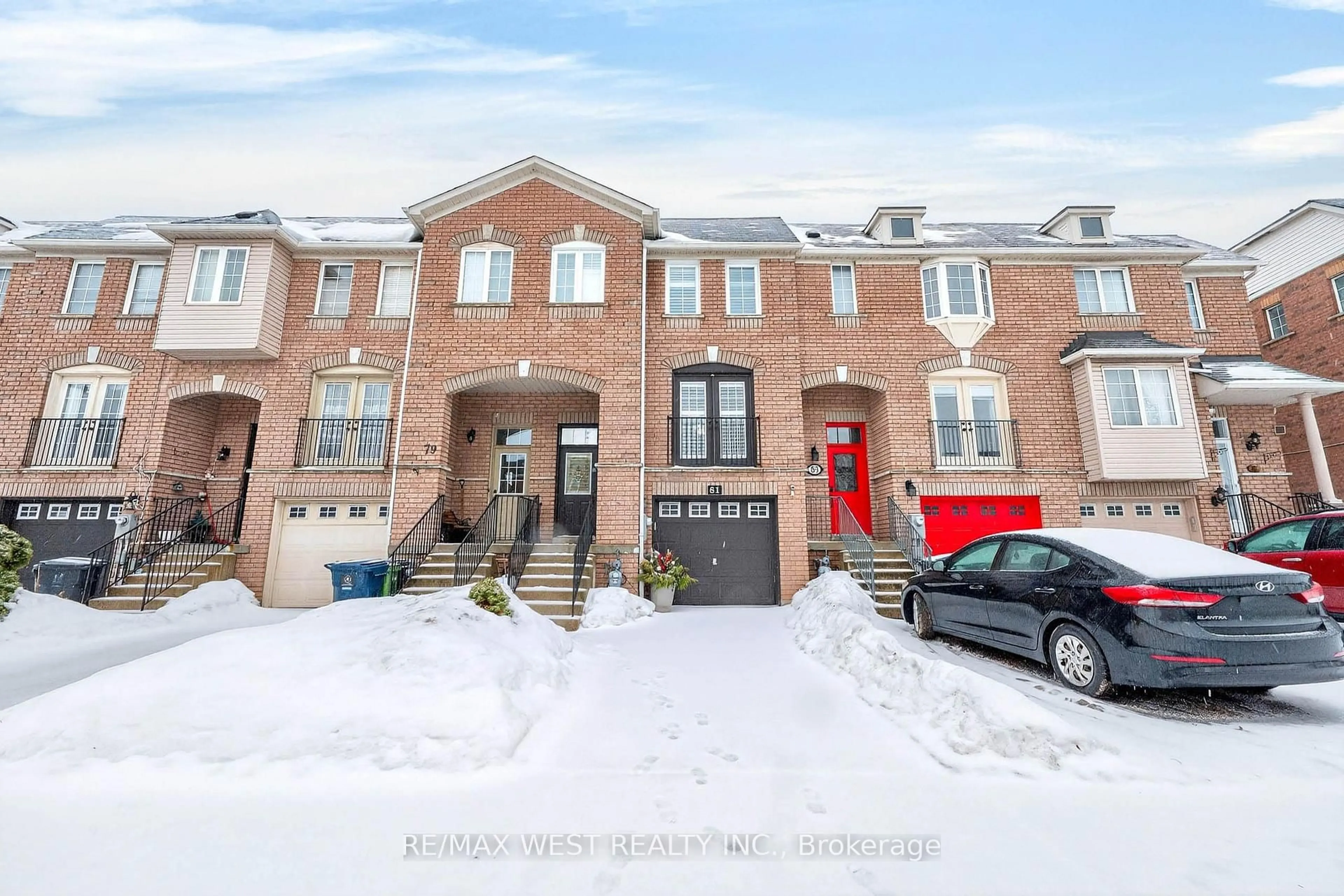 A pic from outside/outdoor area/front of a property/back of a property/a pic from drone, street for 81 West Oak Cres, Toronto Ontario M9N 3Z7