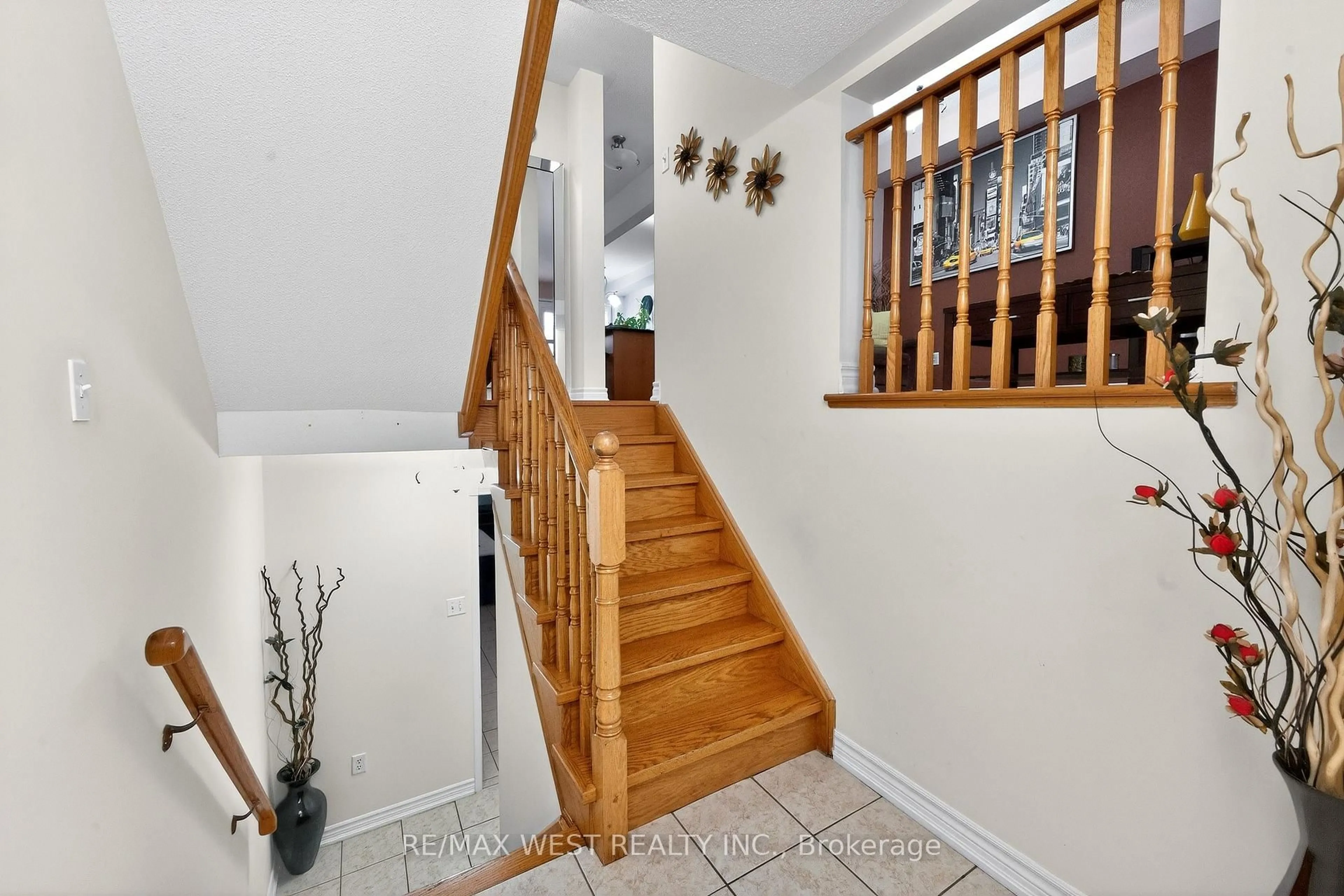 Unknown for 81 West Oak Cres, Toronto Ontario M9N 3Z7