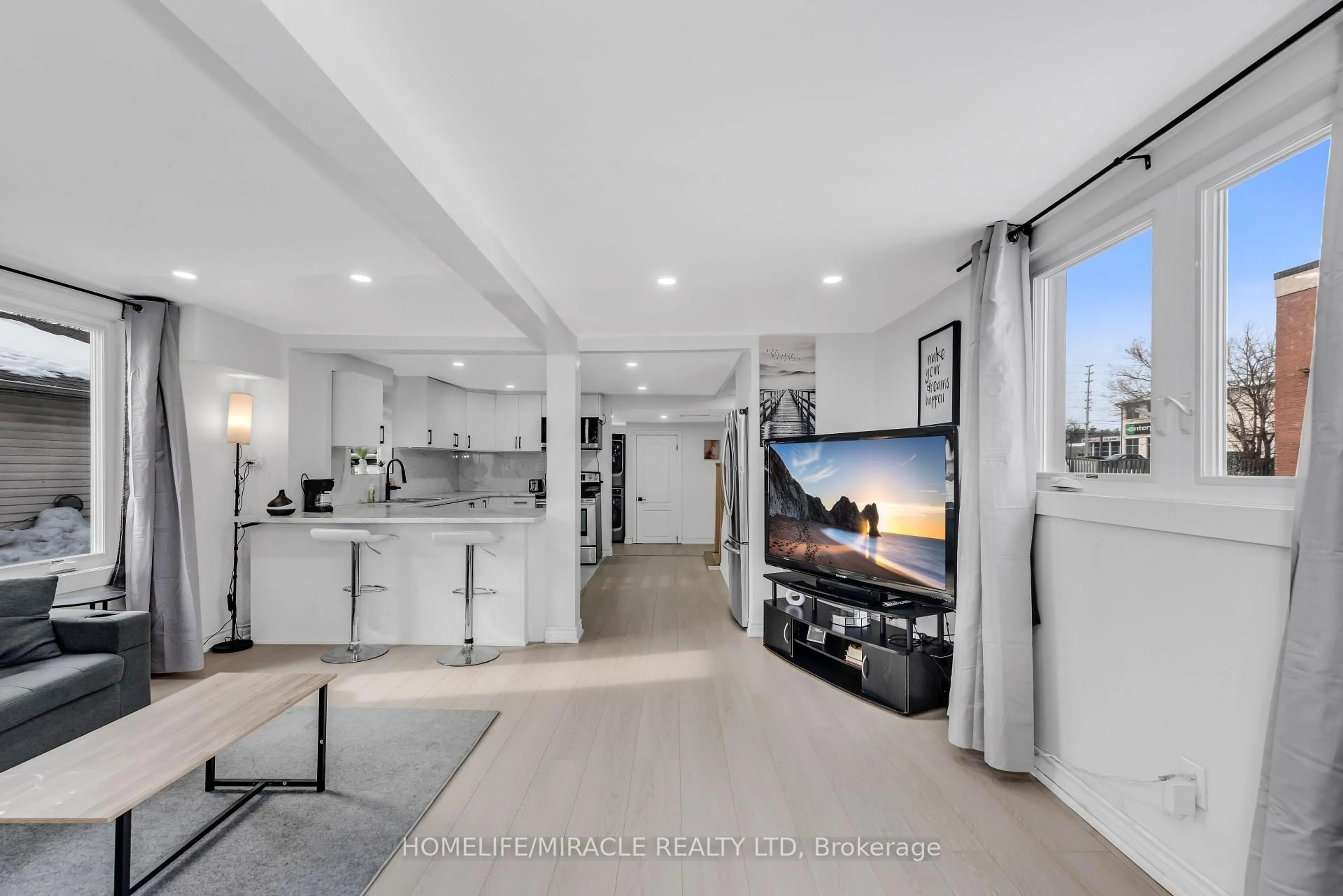 Open concept kitchen, unknown for 195 Randi Rd, Mississauga Ontario L5A 1V6