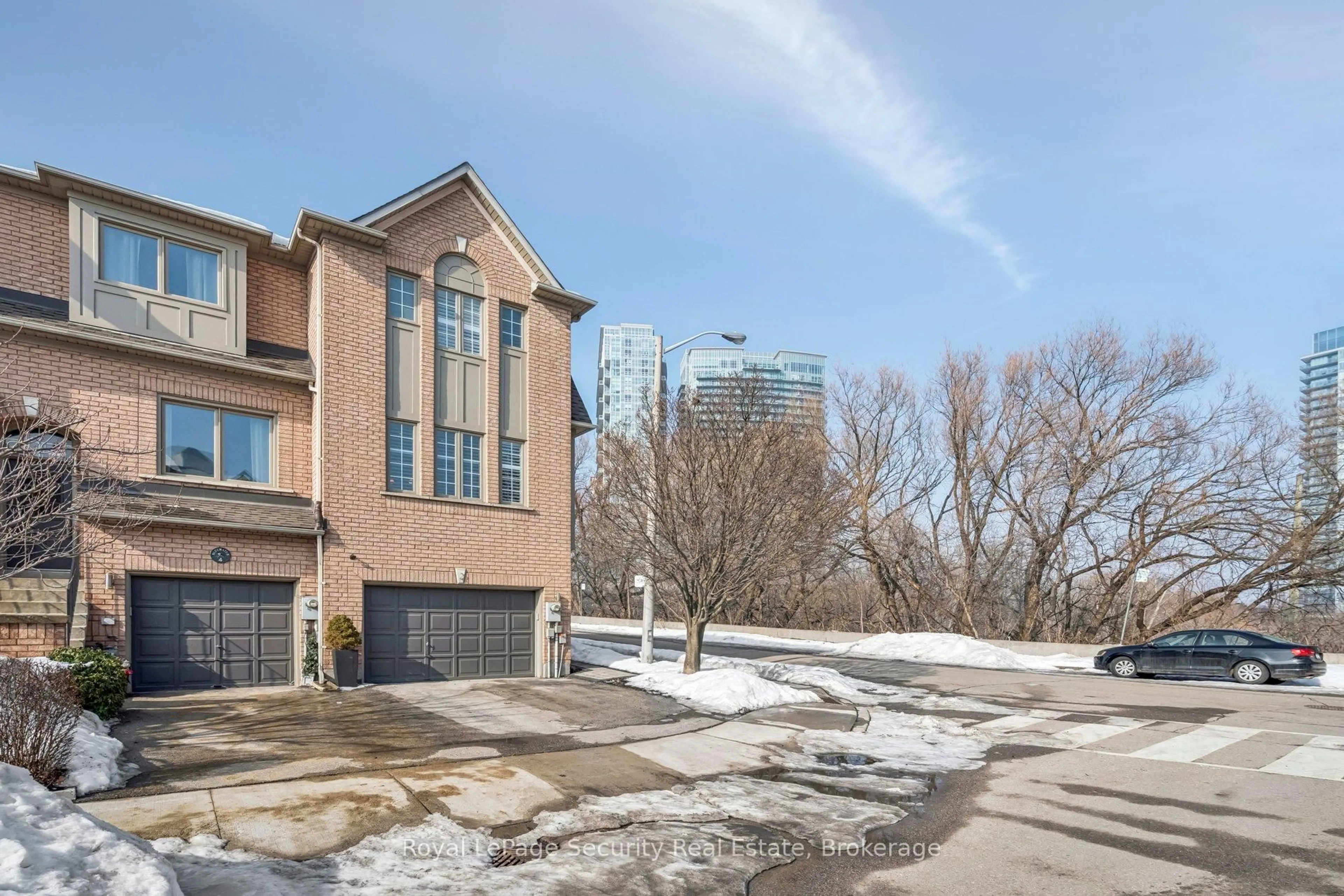 A pic from outside/outdoor area/front of a property/back of a property/a pic from drone, street for 2 Bluewater Crt, Toronto Ontario M8V 4A8
