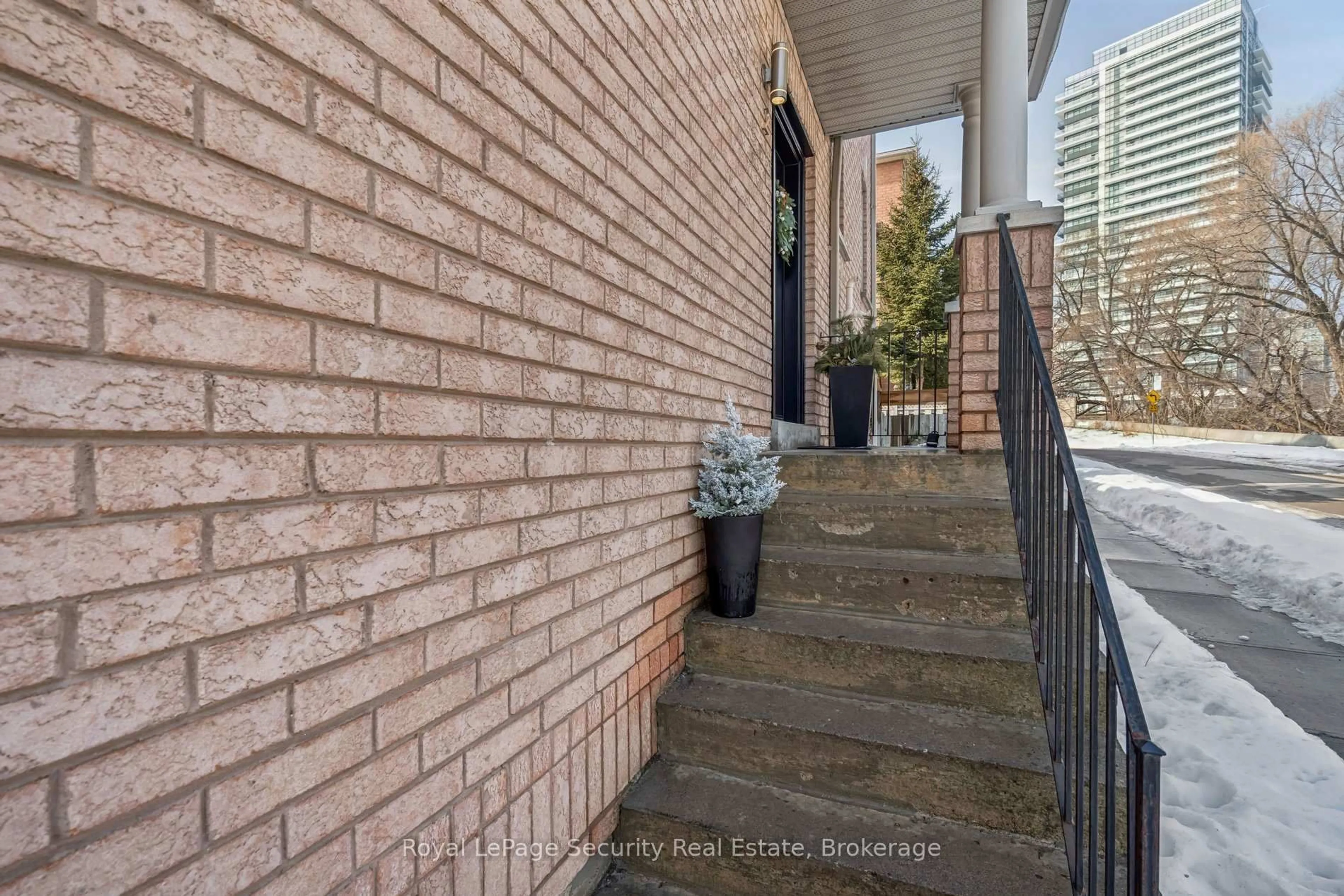 Unknown for 2 Bluewater Crt, Toronto Ontario M8V 4A8