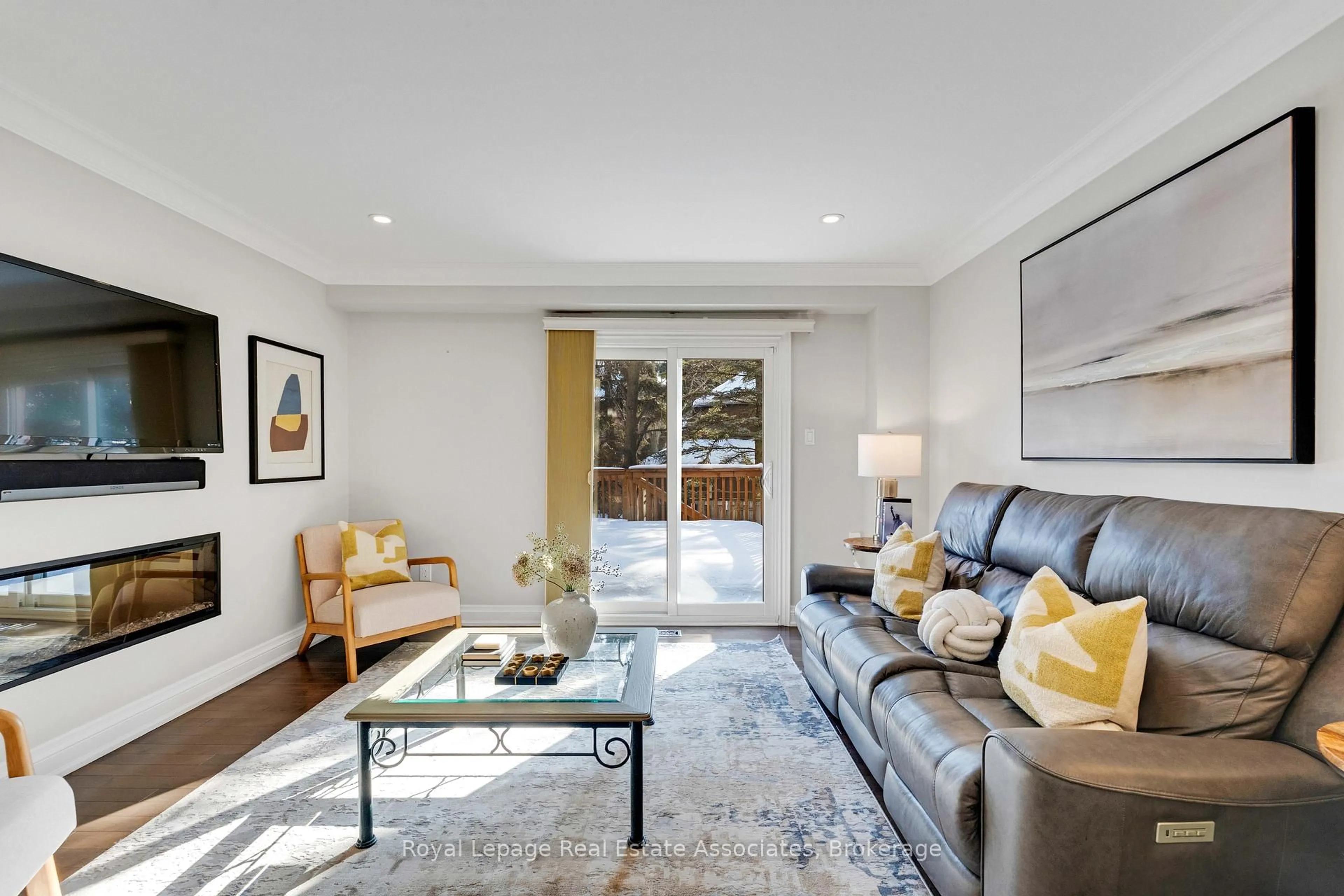 Living room with furniture, unknown for 1905 Broad Hollow Gate #14, Mississauga Ontario L5L 5X2