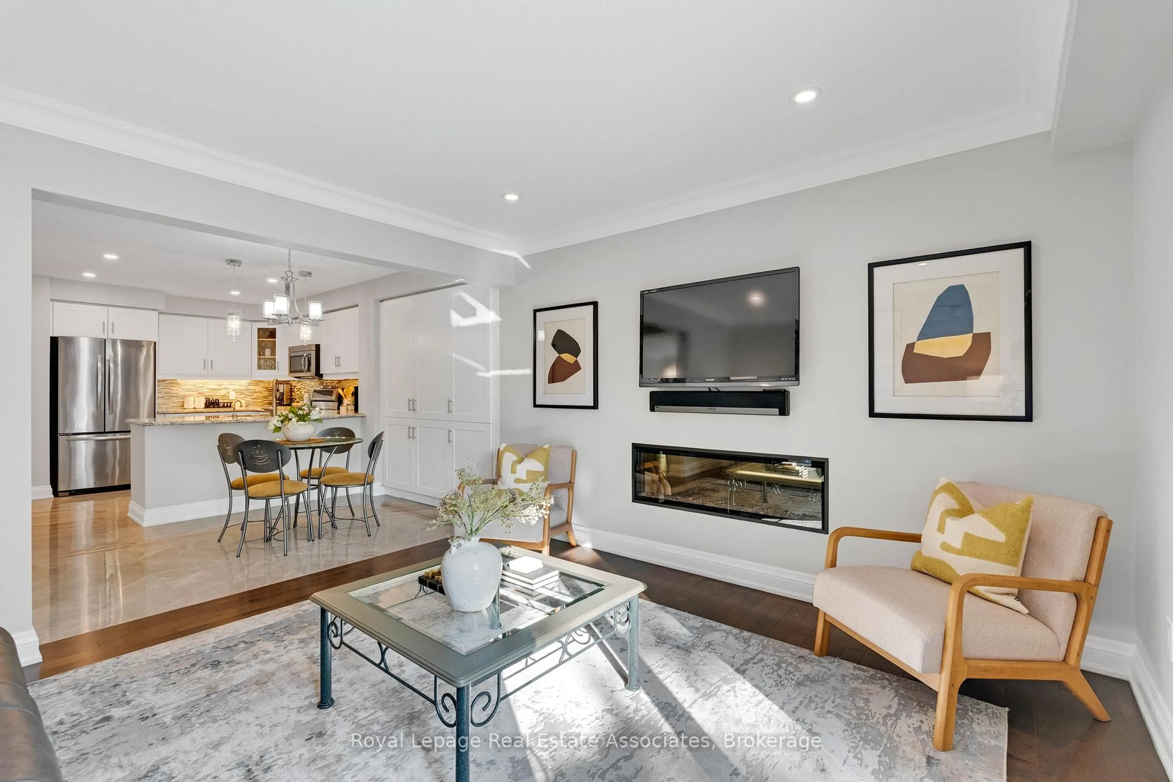 Living room with furniture, unknown for 1905 Broad Hollow Gate #14, Mississauga Ontario L5L 5X2