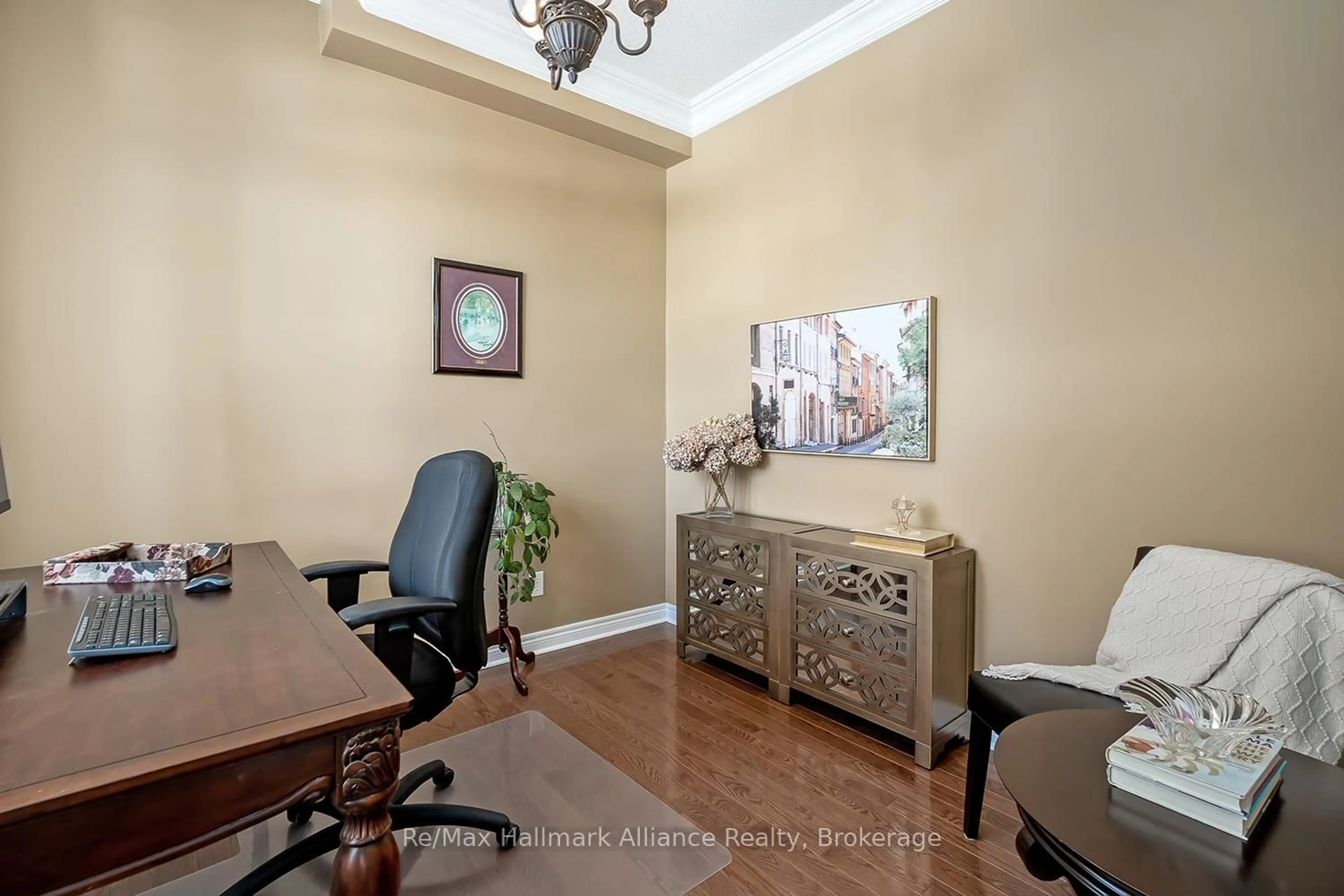A pic of a room for 2489 Whistling Springs Cres, Oakville Ontario L6M 5G3