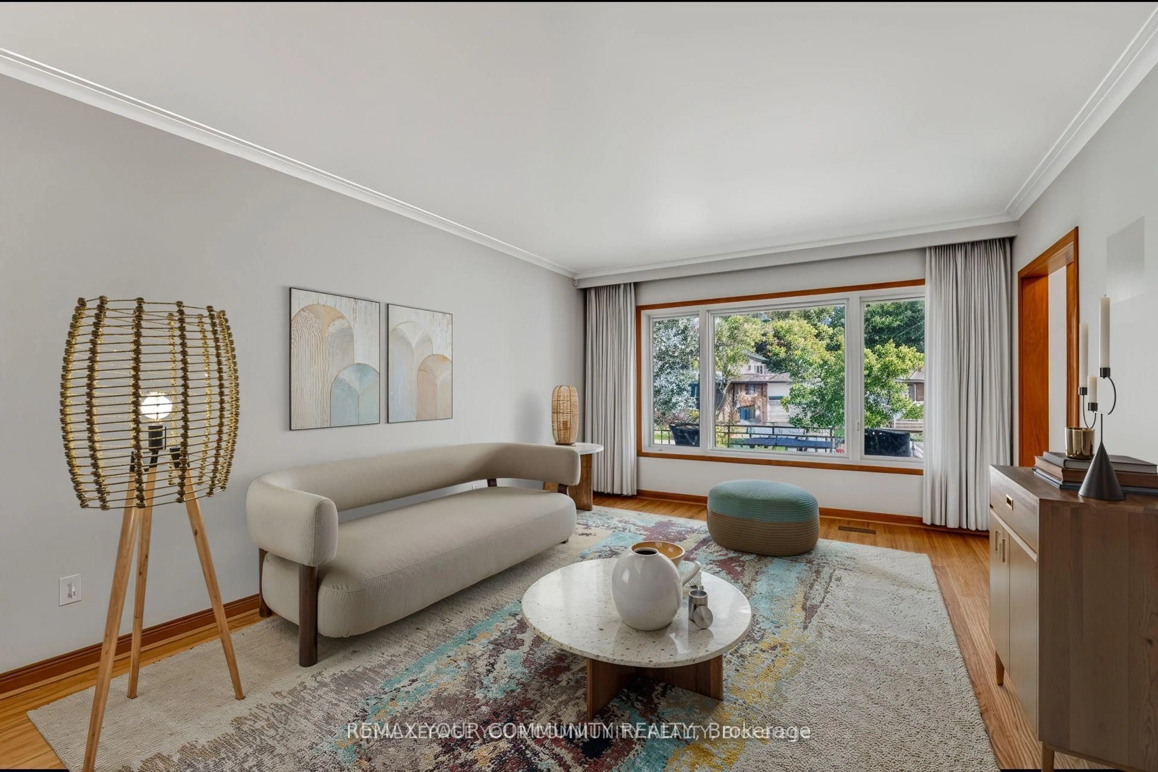 Living room with furniture, unknown for 6 Hentob Crt, Toronto Ontario M9V 2X1