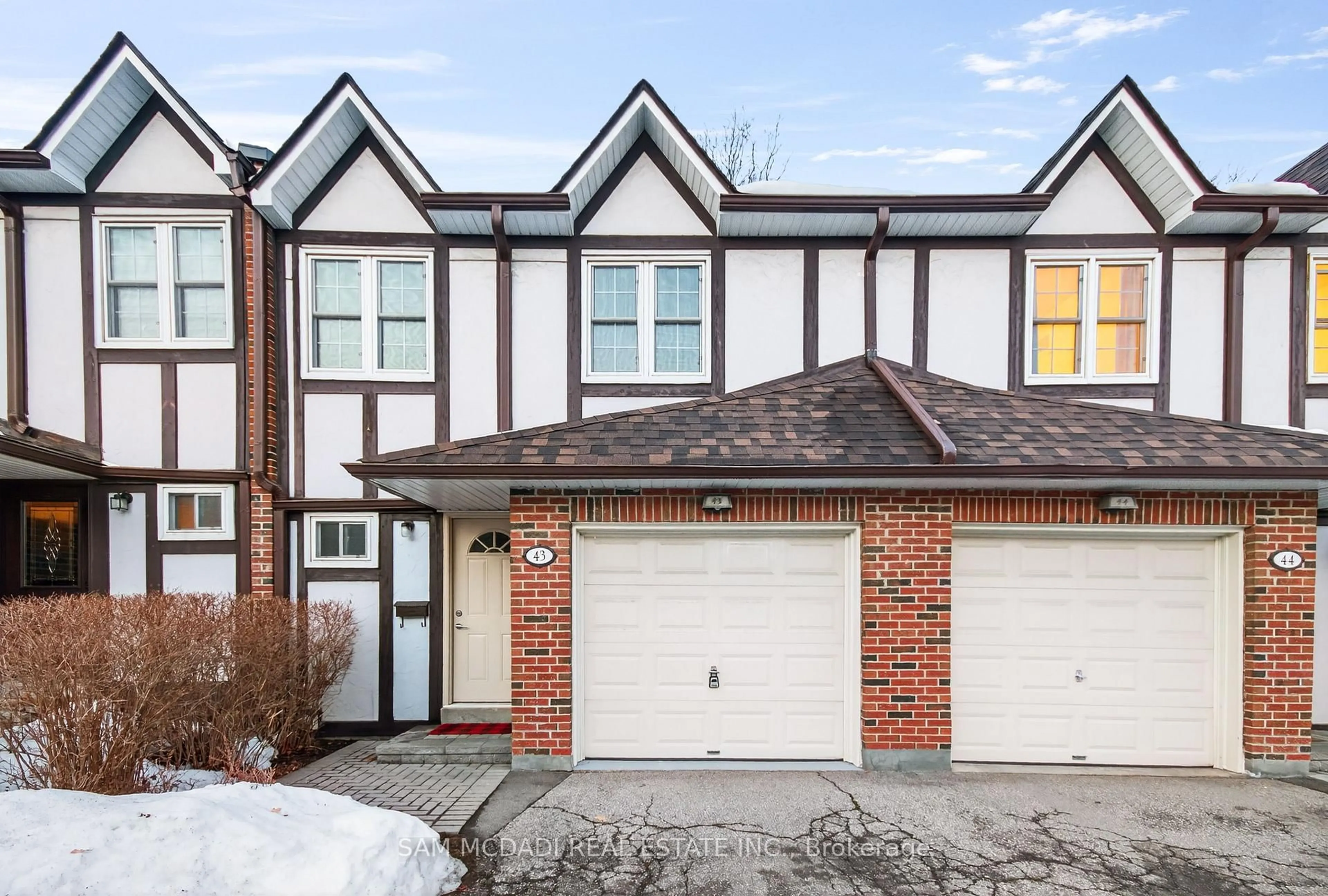 Home with brick exterior material, street for 2120 Rathburn Rd #43, Mississauga Ontario L4W 2S8