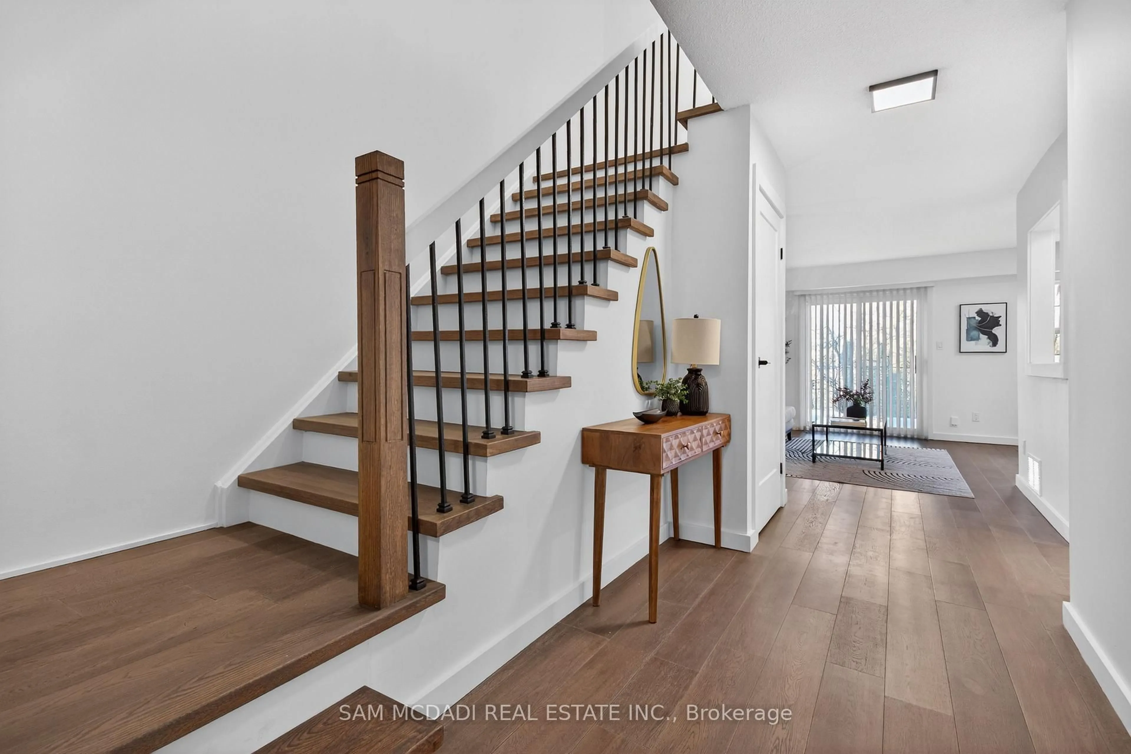 Indoor entryway for 2120 Rathburn Rd #43, Mississauga Ontario L4W 2S8