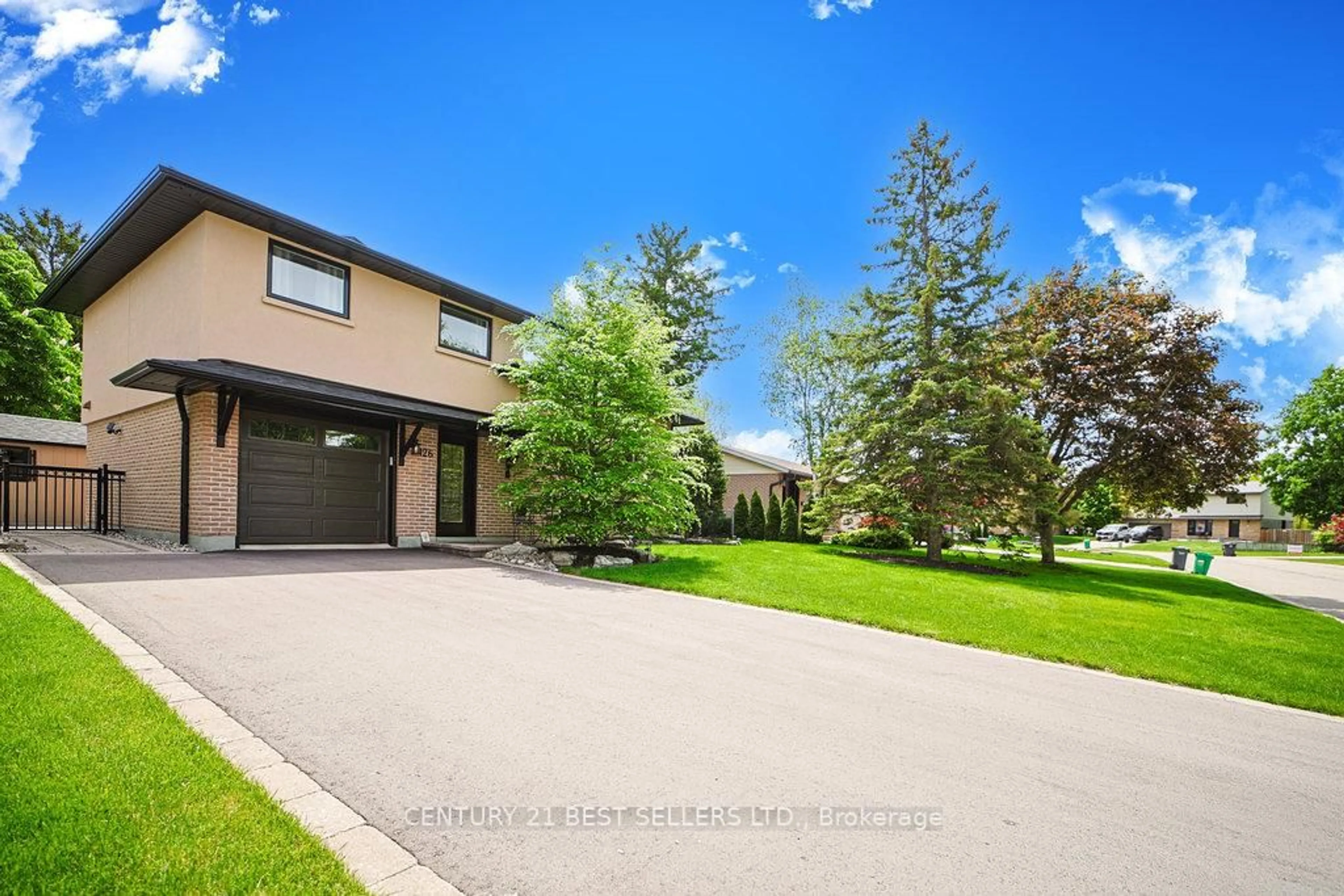 A pic from outside/outdoor area/front of a property/back of a property/a pic from drone, street for 126 Mellow Cres, Caledon Ontario L7E 1Z2