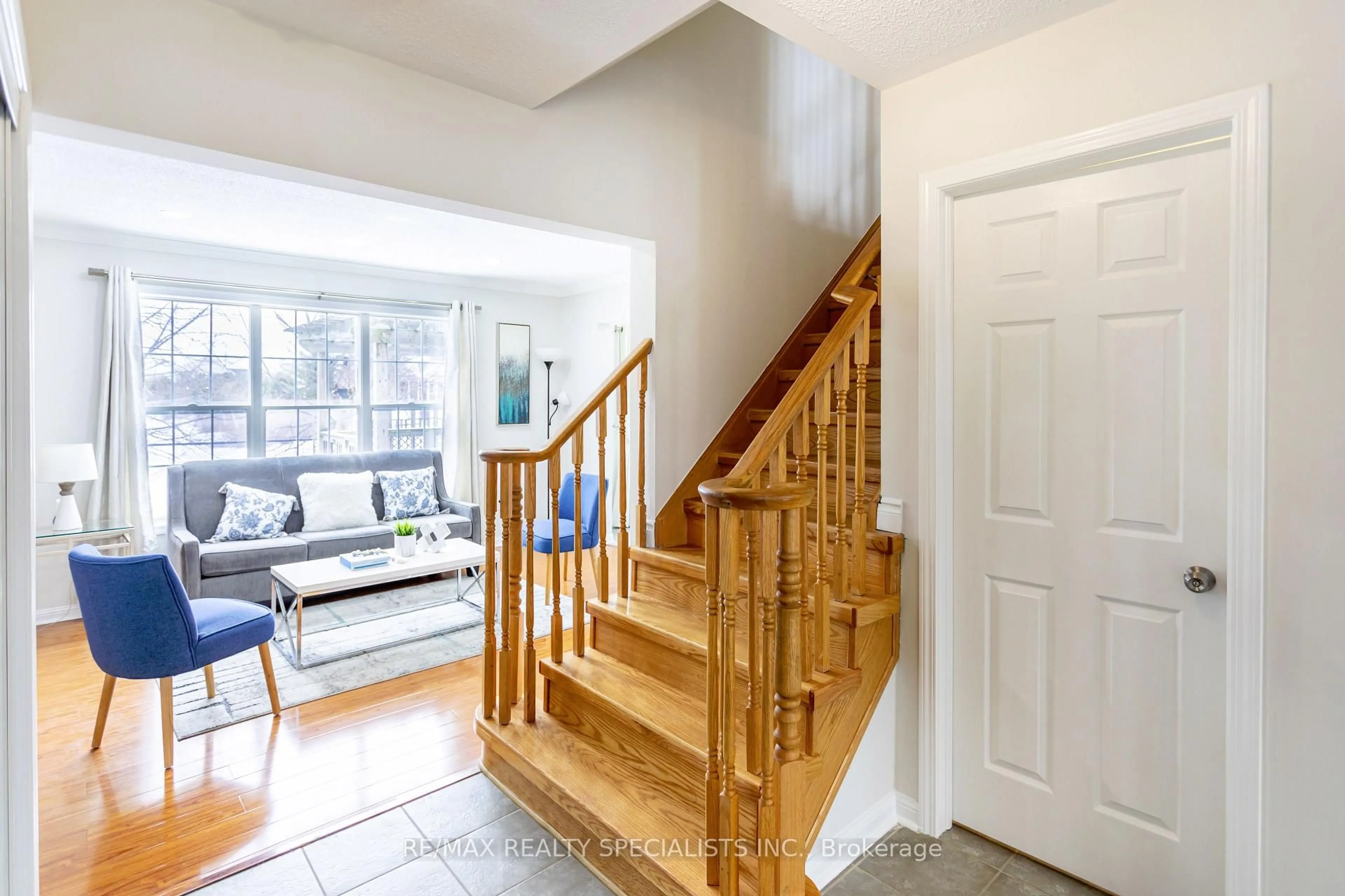 Indoor entryway for 511 Collis Crt, Milton Ontario L9T 5M7