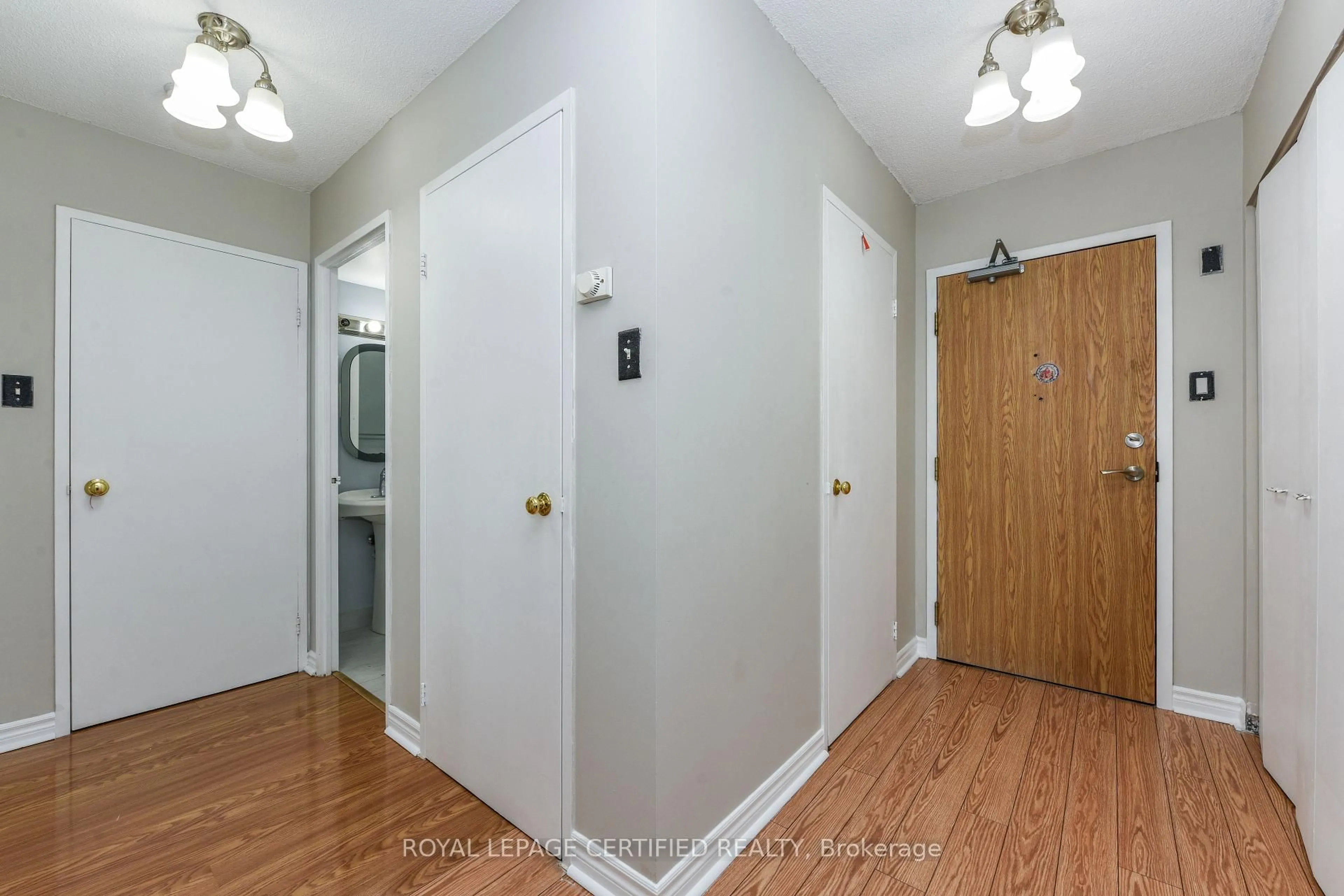Indoor entryway for 8 Lisa St #2807, Brampton Ontario L6T 4S6
