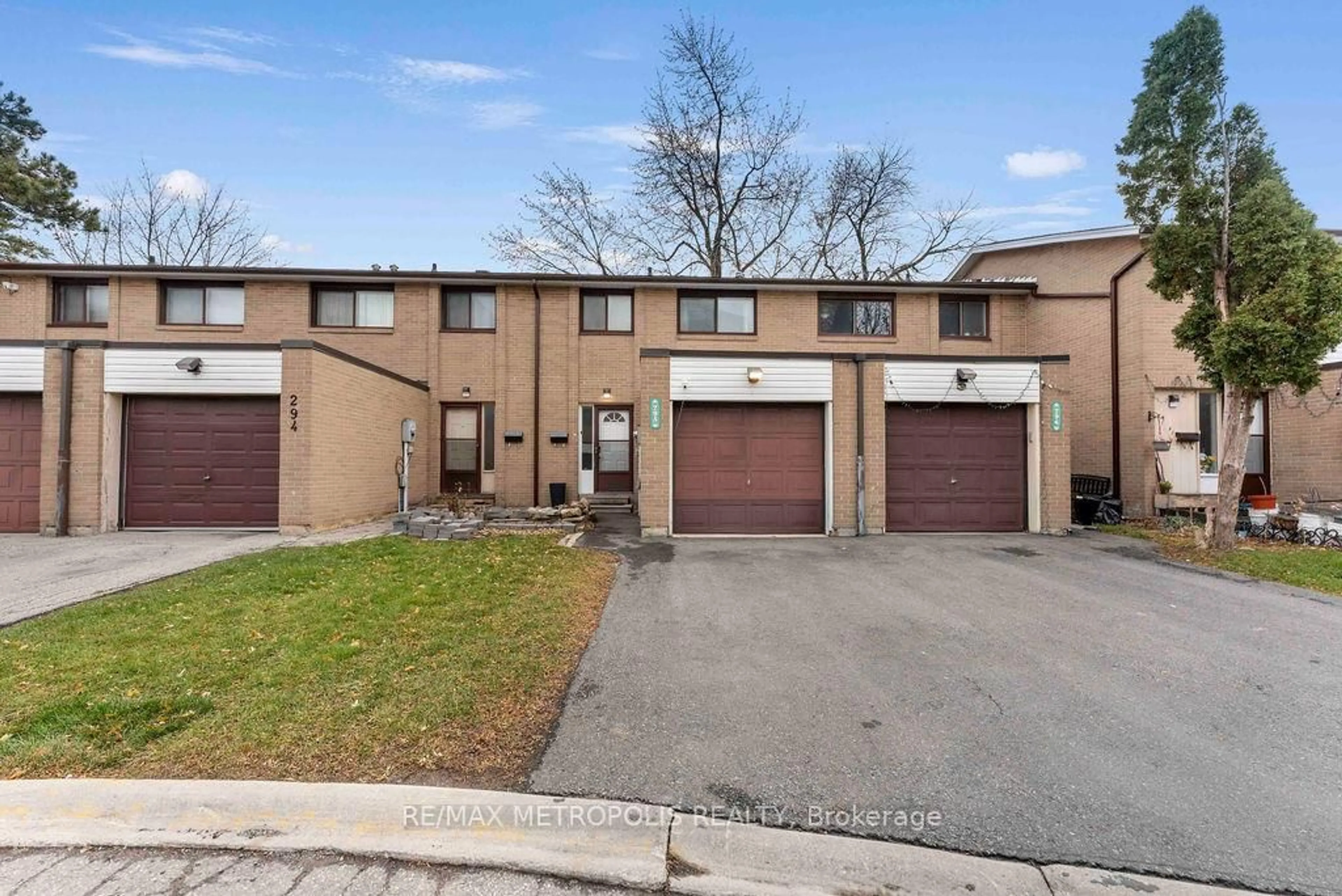 Unknown for 295 Fleetwood Cres, Brampton Ontario L6T 2E7