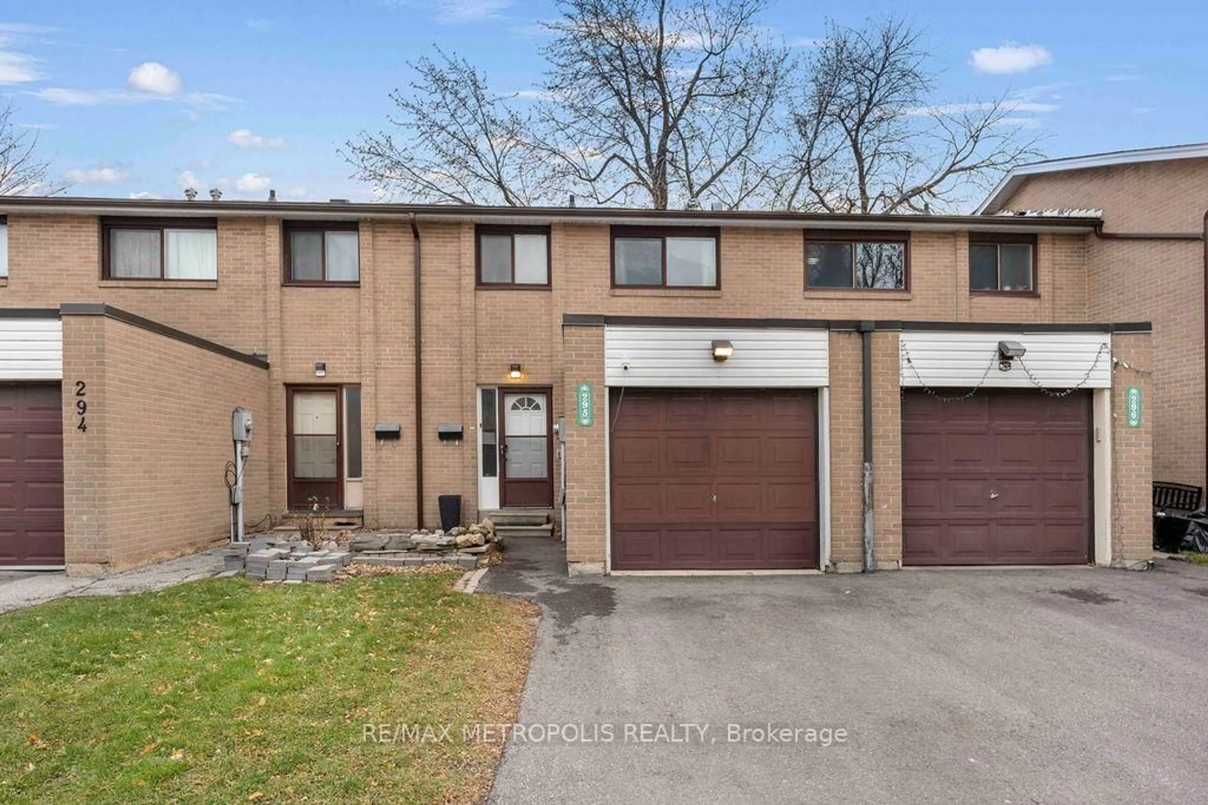 Unknown for 295 Fleetwood Cres, Brampton Ontario L6T 2E7