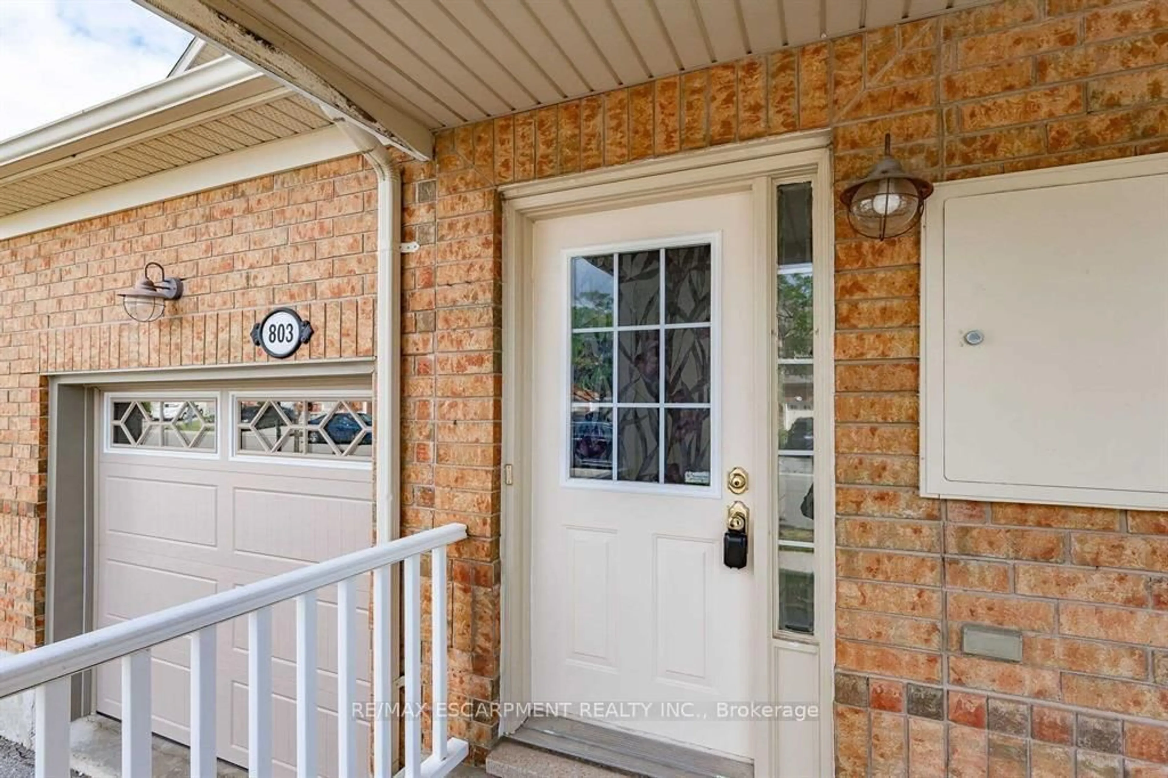 Indoor entryway for 803 Mckay Cres, Milton Ontario L9T 6L1