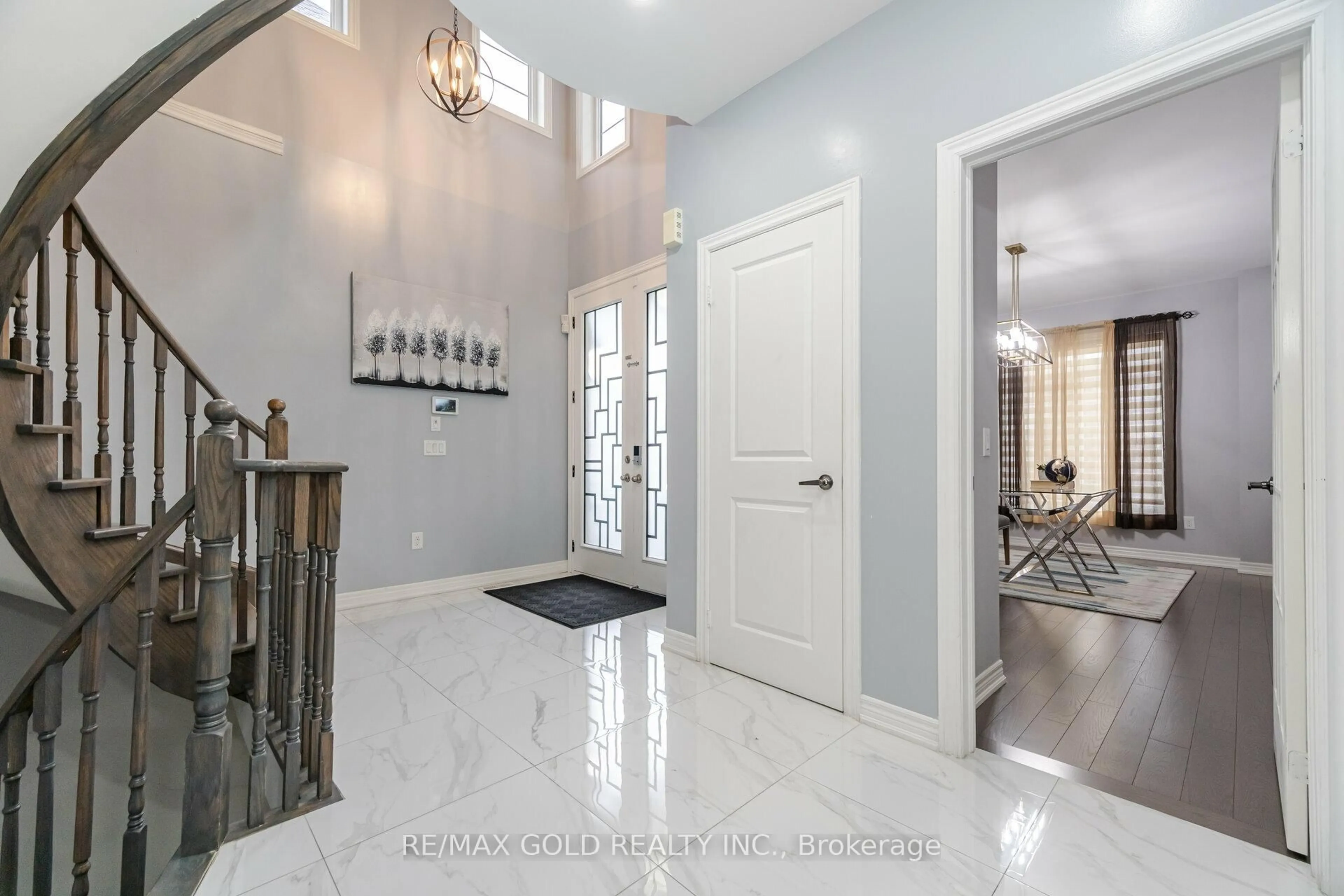 Indoor entryway for 30 Fulmer Rd, Brampton Ontario L7A 4L9
