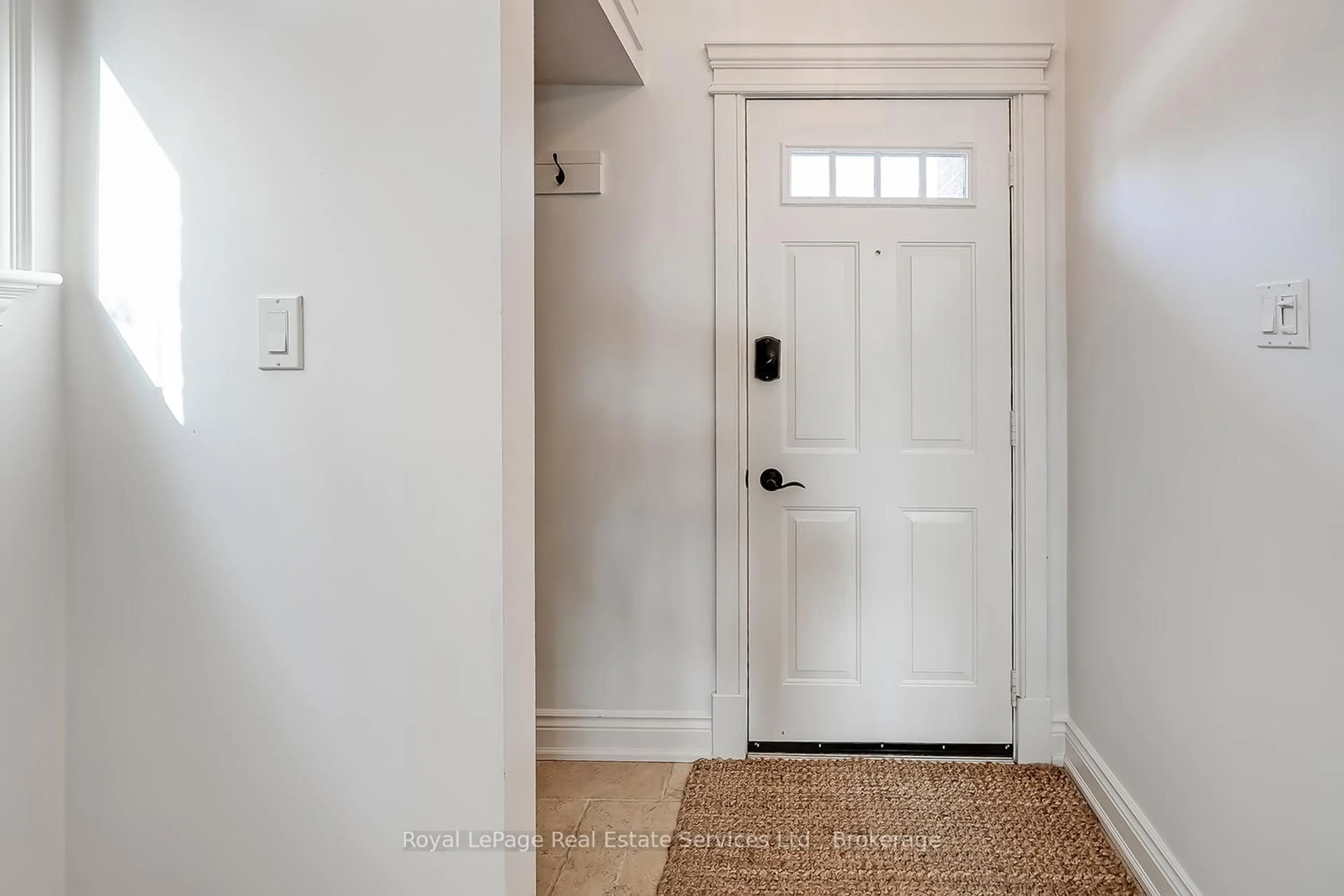 Indoor entryway for 10 Normandy Pl, Oakville Ontario L6K 1S1