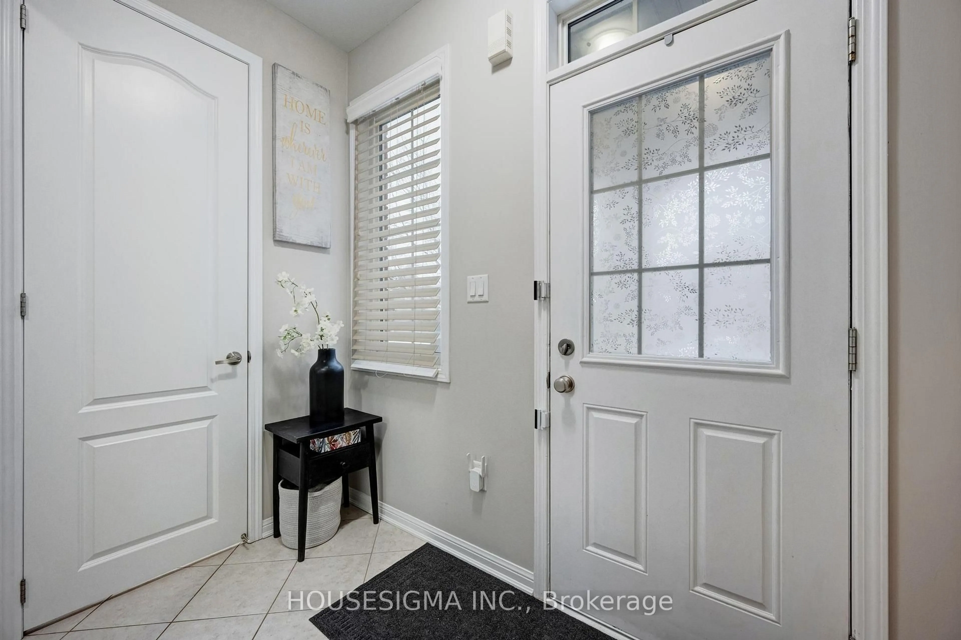 Indoor entryway for 19 Seafair Cres, Brampton Ontario L6Y 5W2