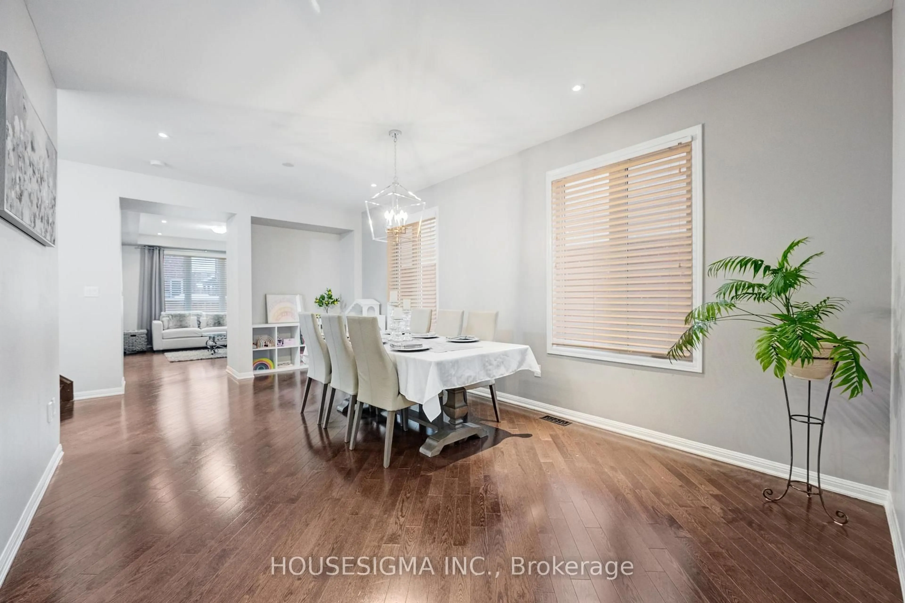 Dining room, wood/laminate floor for 19 Seafair Cres, Brampton Ontario L6Y 5W2