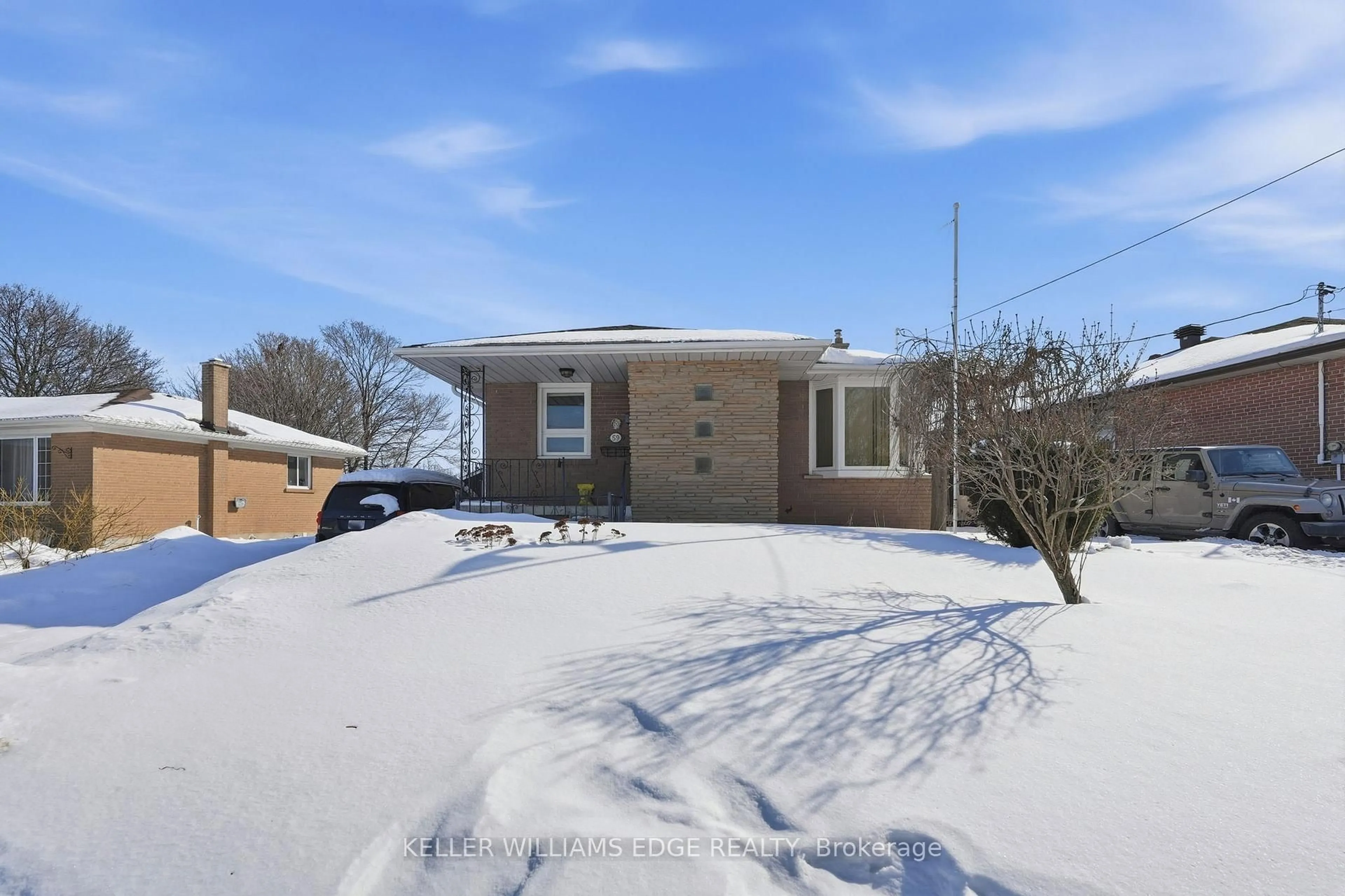 A pic from outside/outdoor area/front of a property/back of a property/a pic from drone, street for 59 Weber Dr, Halton Hills Ontario L7G 1C5