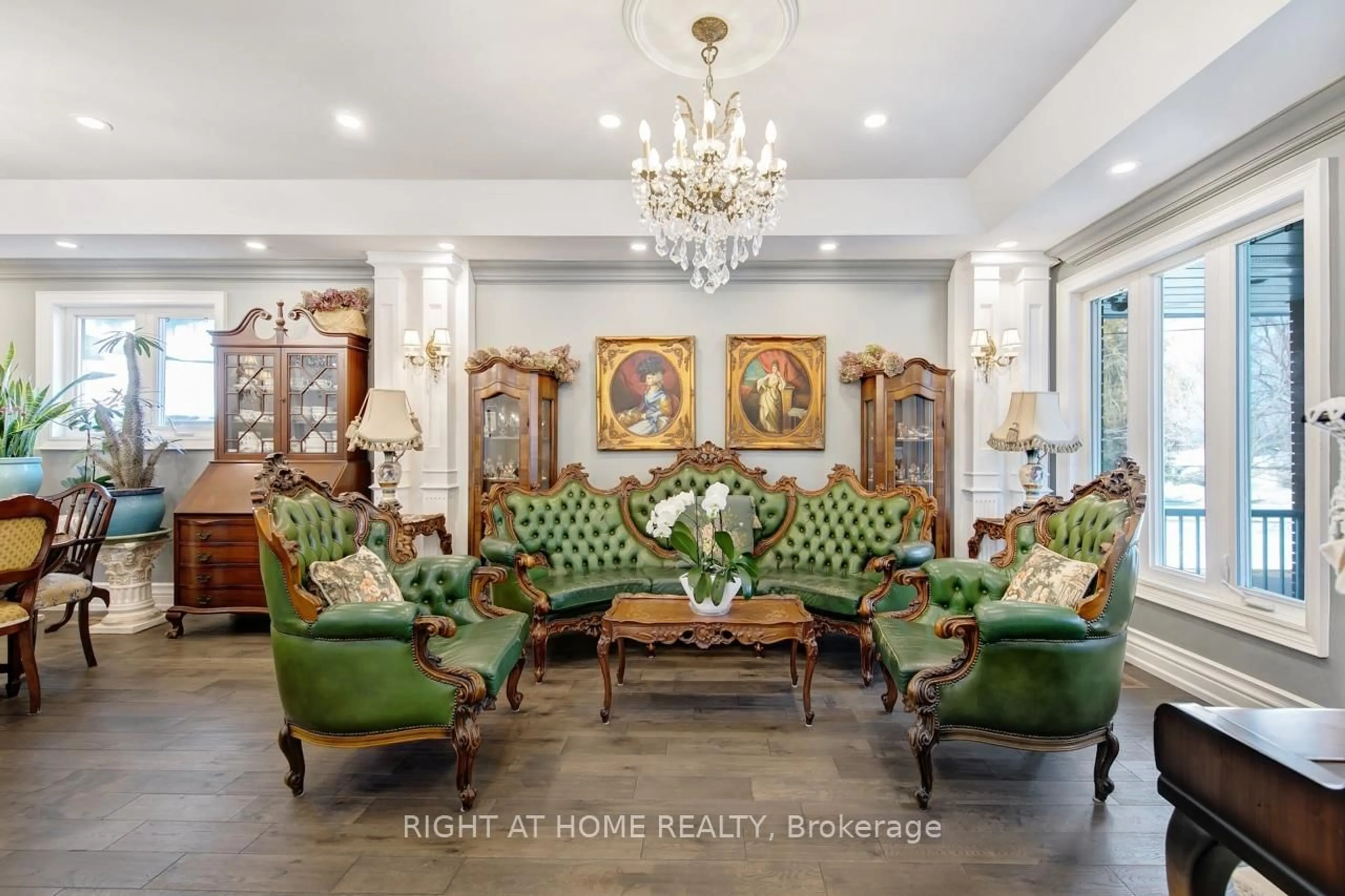 Lobby for 397 Maple Leaf Dr, Toronto Ontario M6L 1P4