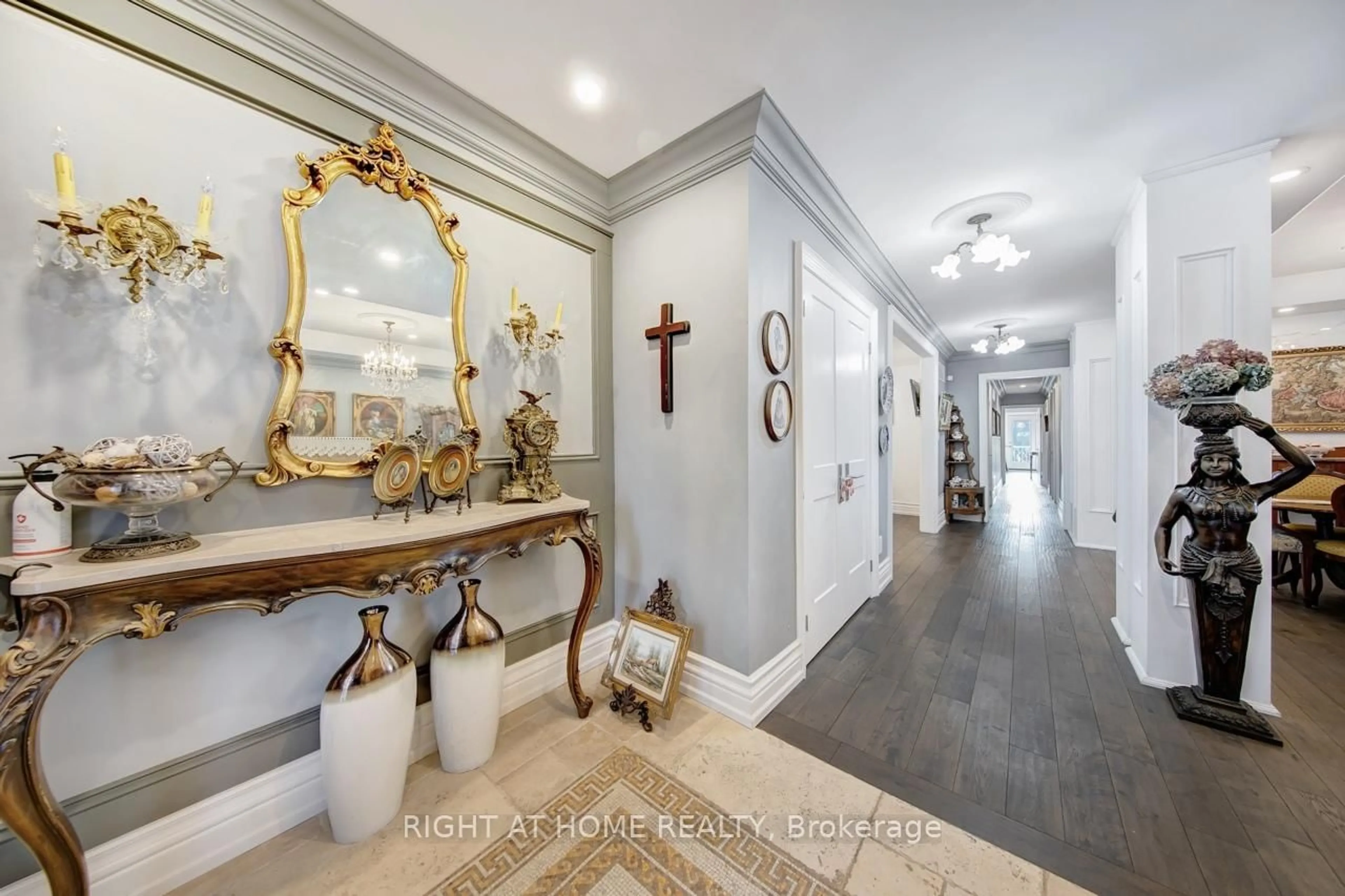 Indoor entryway for 397 Maple Leaf Dr, Toronto Ontario M6L 1P4