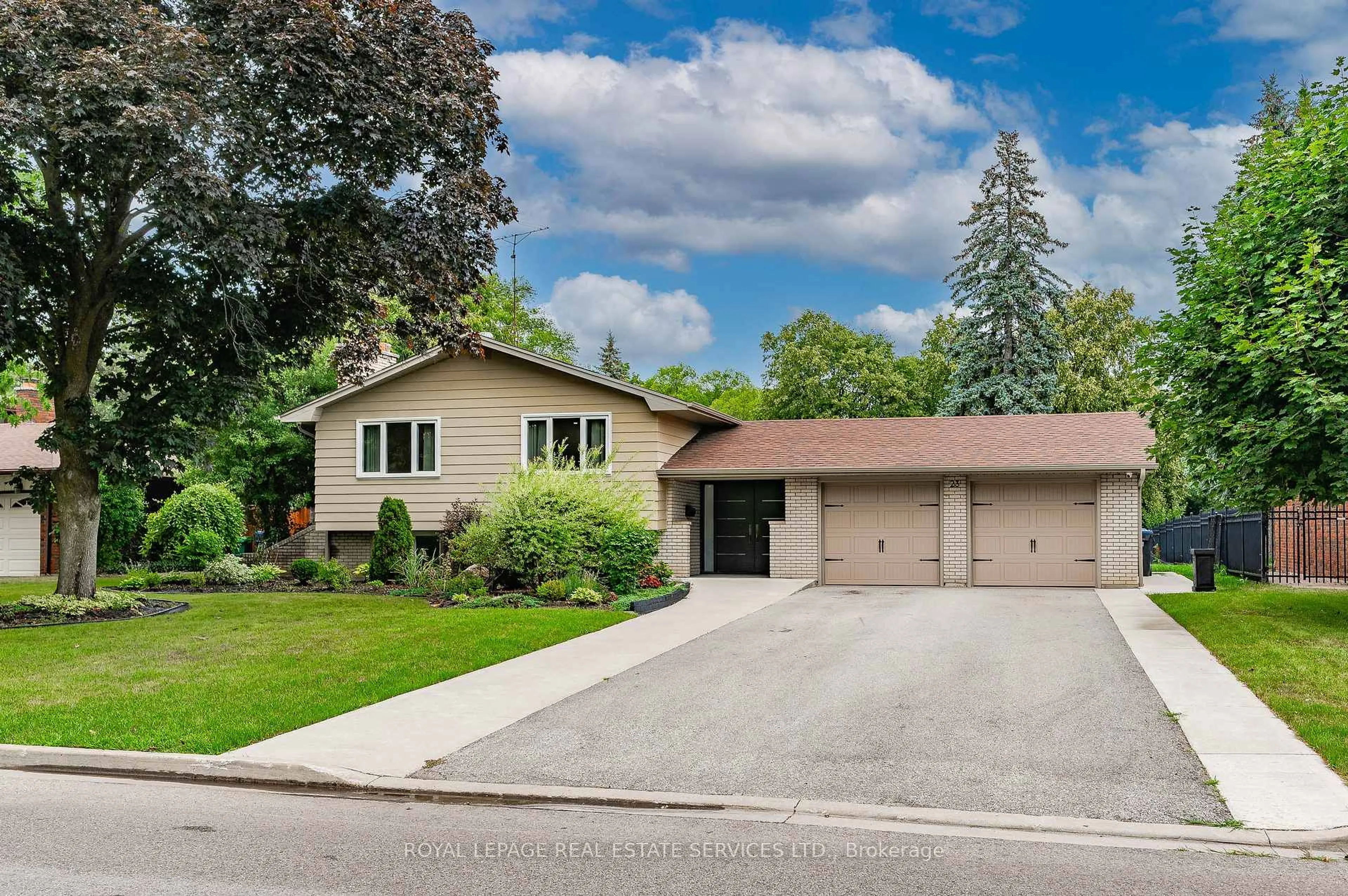 Home with vinyl exterior material, street for 23 Hillside Dr, Brampton Ontario L6S 1A2